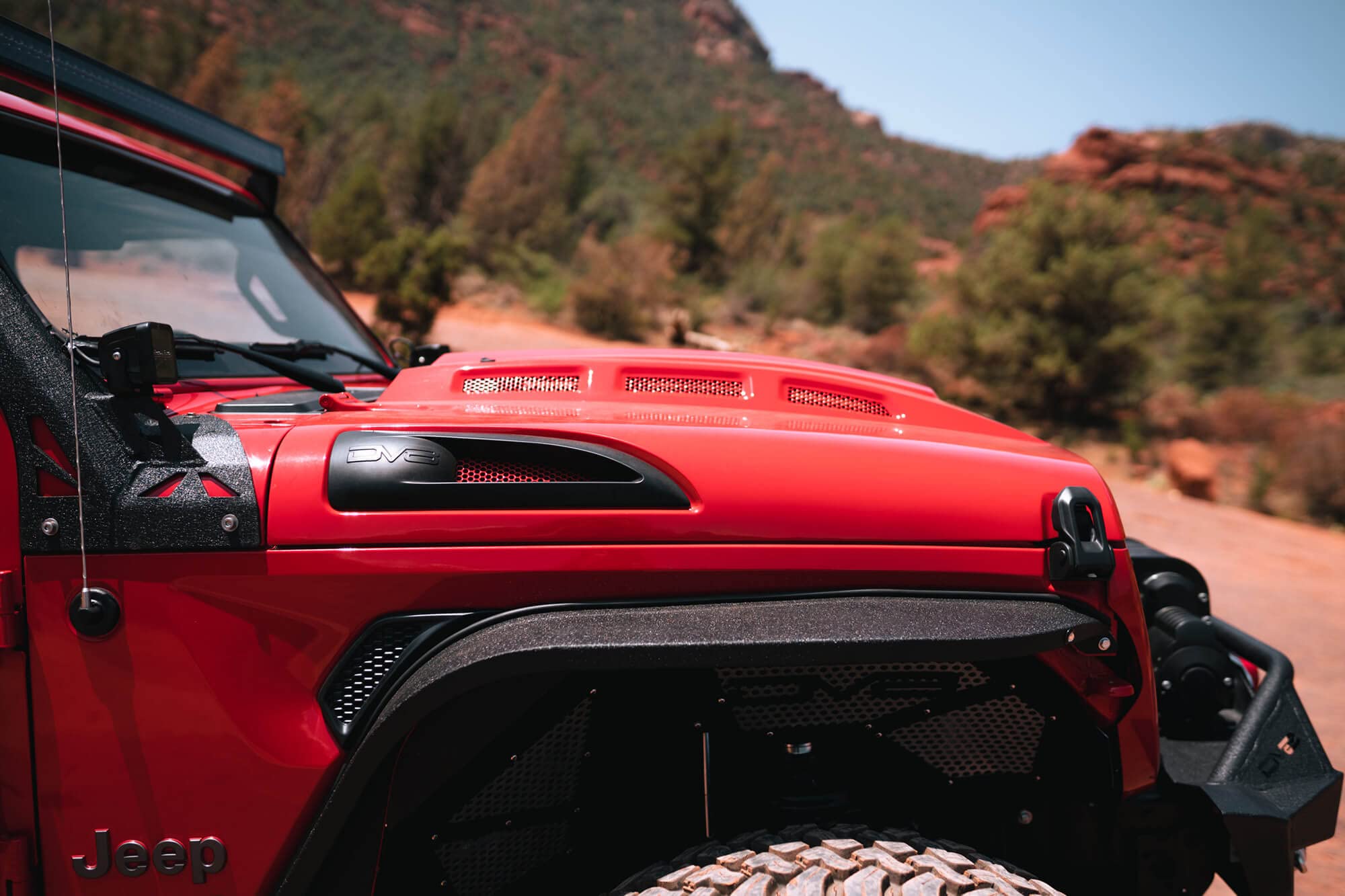 Heat Dispersion Hood DV8 Offroad fits 2018-2025 Jeep Wrangler JL & 2020-2025 Jeep Gladiator JT | Raised and Vented Center Cowl | Dual-vented for Maximum Air Flow