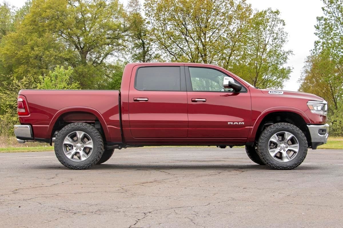 3.5" Rough Country Lift Kit w/N3 Struts & Shocks for 19-24 Ram 1500 4WD - 31431