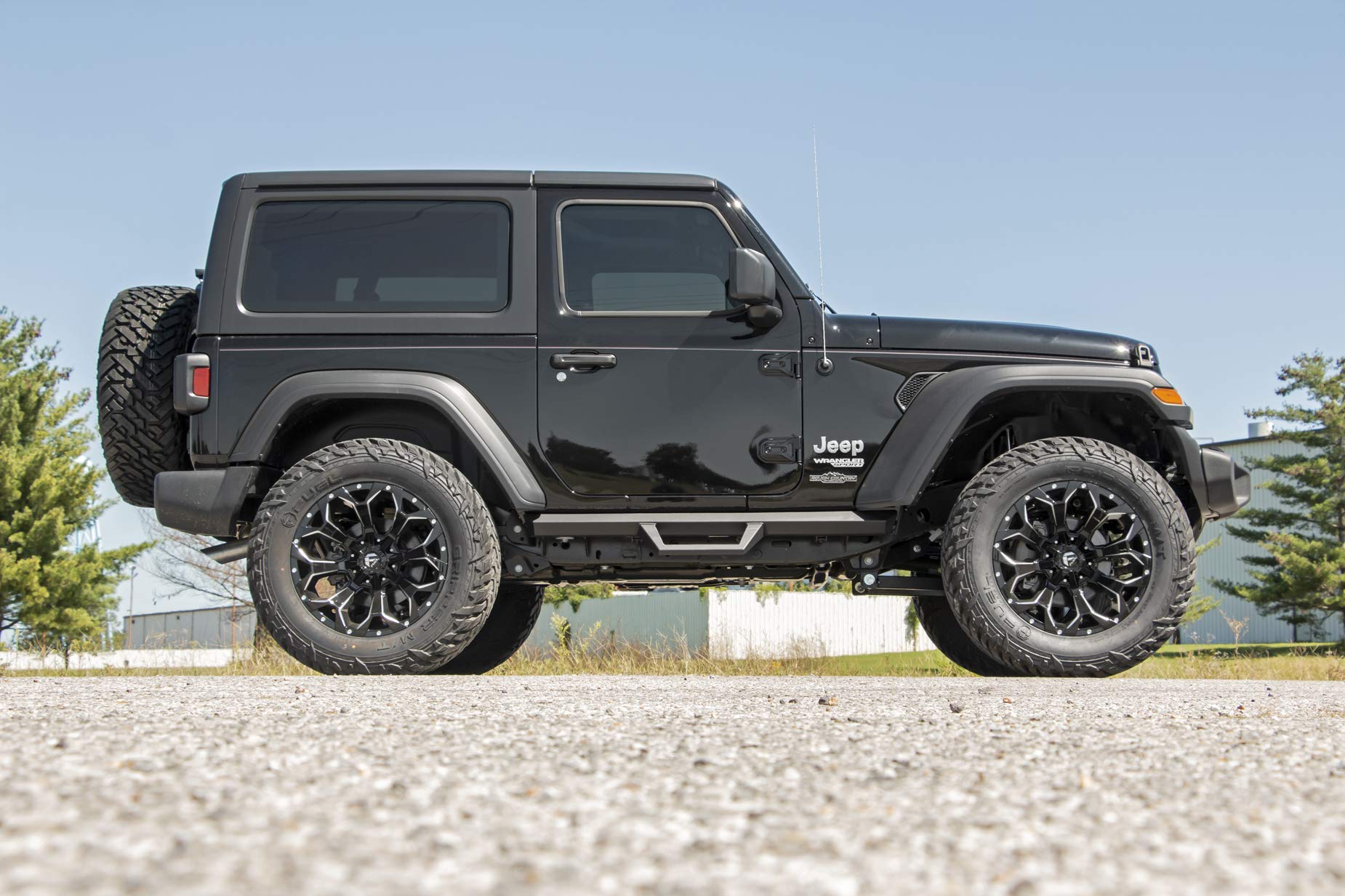 2-Door Rough Country 2.5" Lift Kit for 2018-2023 Jeep Wrangler JL - 91330