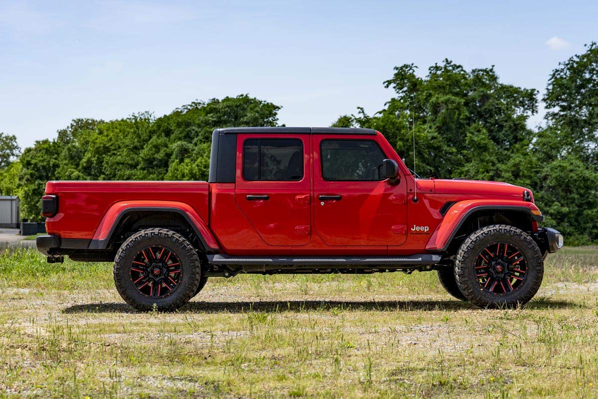 2.5" Rough Country Leveling Kit w/V2 Shocks for 20-24 Jeep Gladiator JT - 63470