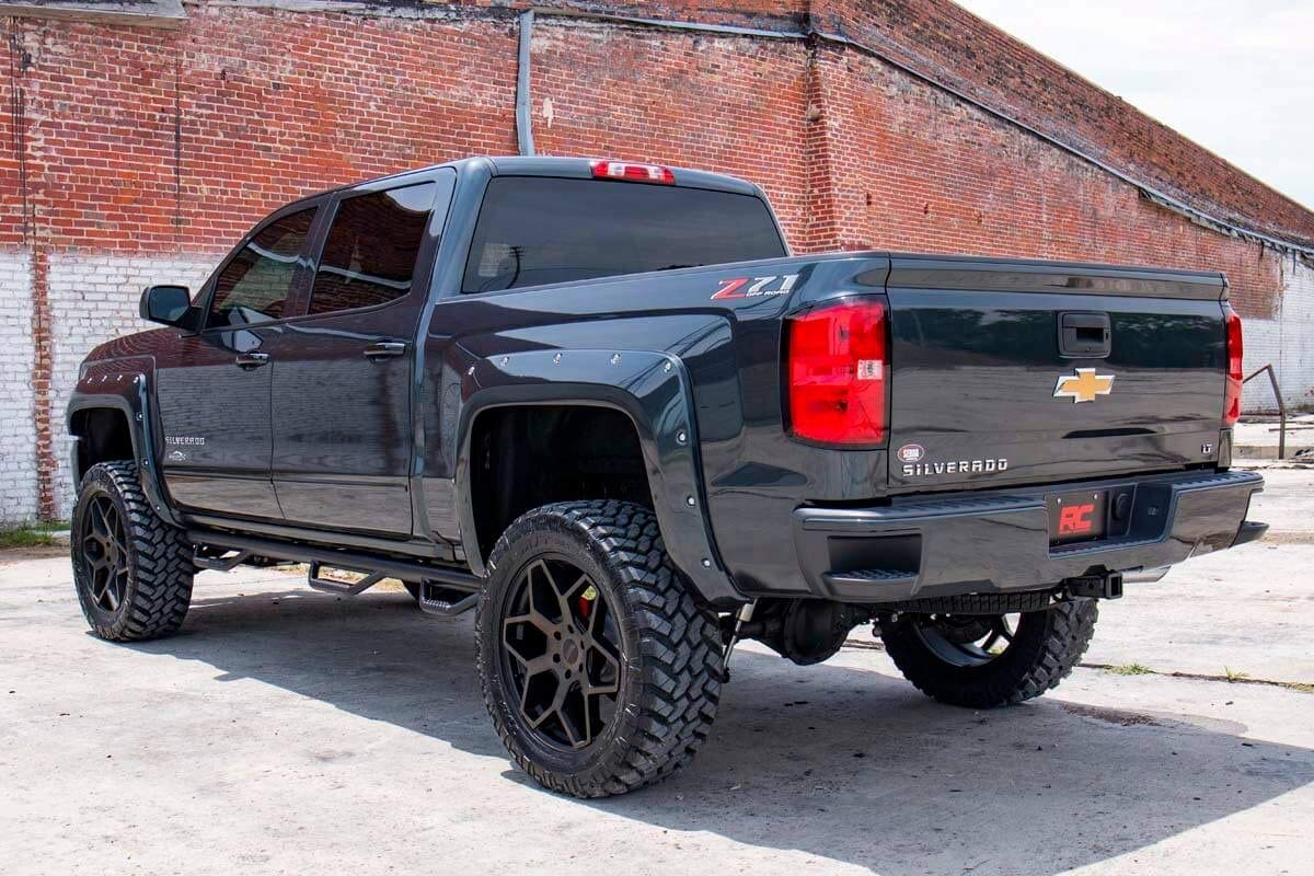 7" Rough Country Lift Kit with Vertex Coilovers/V2 Rear Shocks for Chevy Silverado & GMC Sierra 1500 (2014-2018 w/Stock Cast Steel Control Arms)