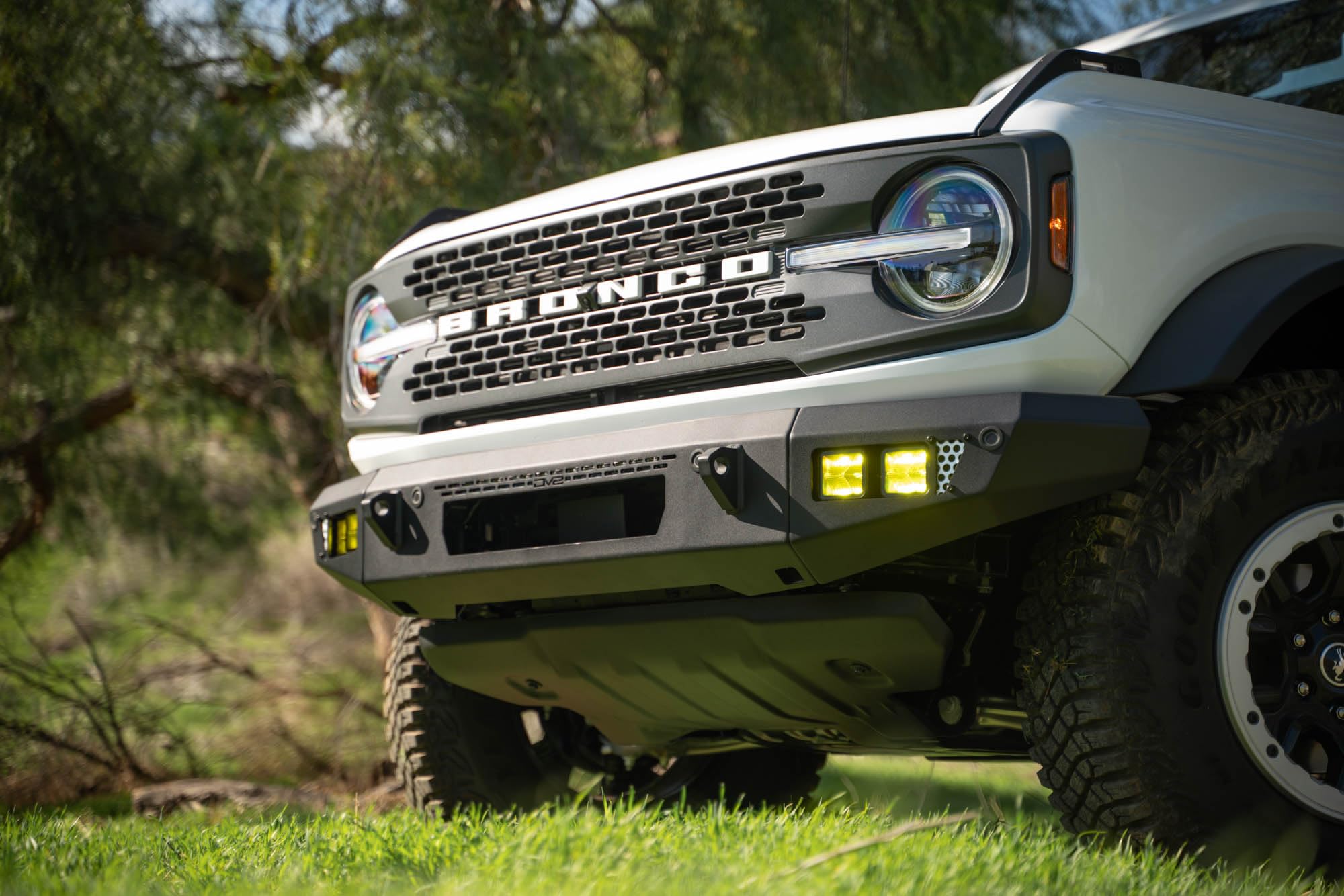 OE Plus Series V2 DV8 Offroad Front Bumper for 2021-2025 Ford Bronco | Low-Profile OE Style Design | Mounts One 20" Light Bar | Mounts Four 3" Pod Lights | Retains Adaptive Cruise Control