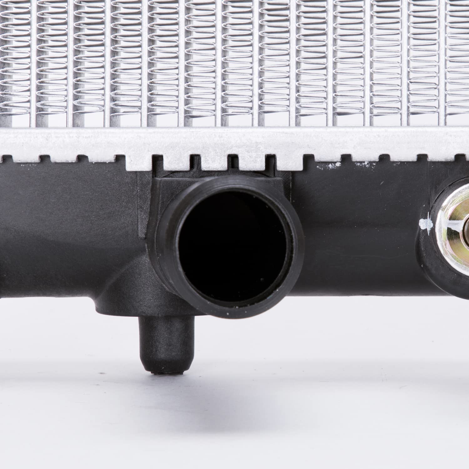Radiator TYC Compatible with 2001-2006 Suzuki Xl-7