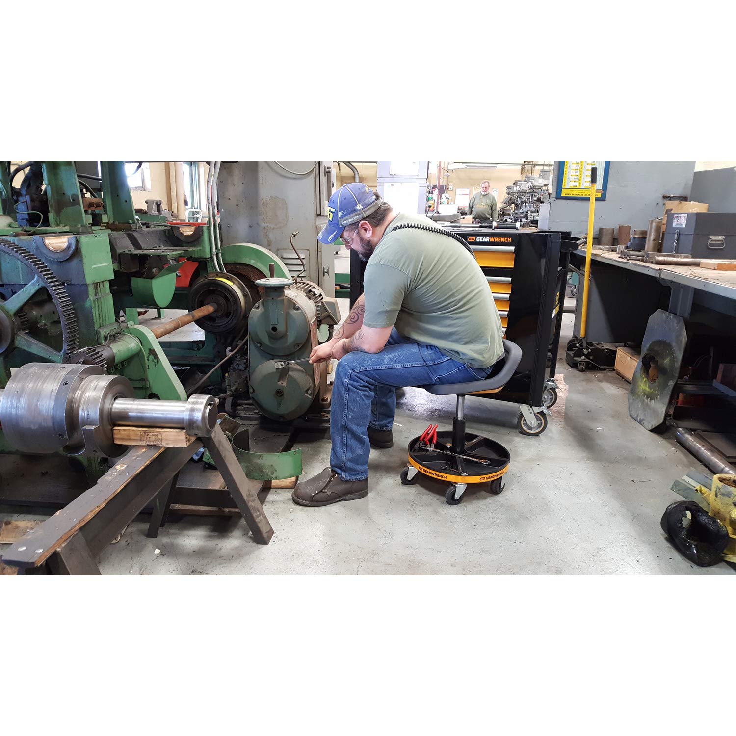 Adjustable Height GEARWRENCH Swivel Mechanics Seat, 18" To 22" - 86994