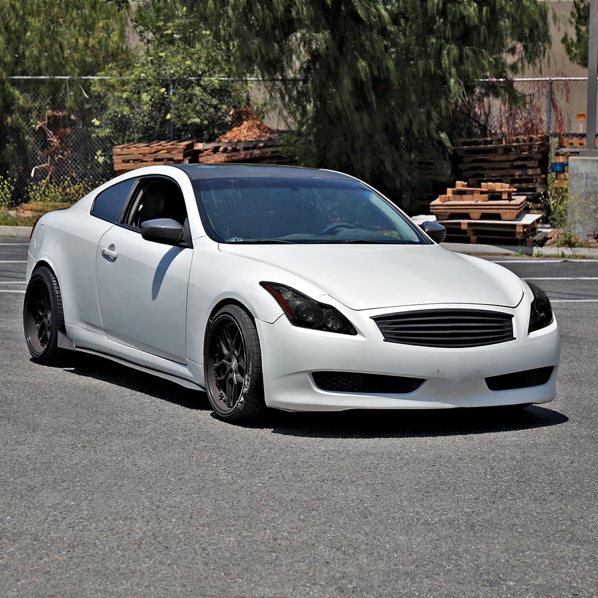 Black Smoke SPEC-D TUNING Projector Headlights w/Integrated Fog Lights Compatible with 2008-2015 Infiniti G37, Q60 2DR Coupe, Left + Right Pair Headlamp Assembly