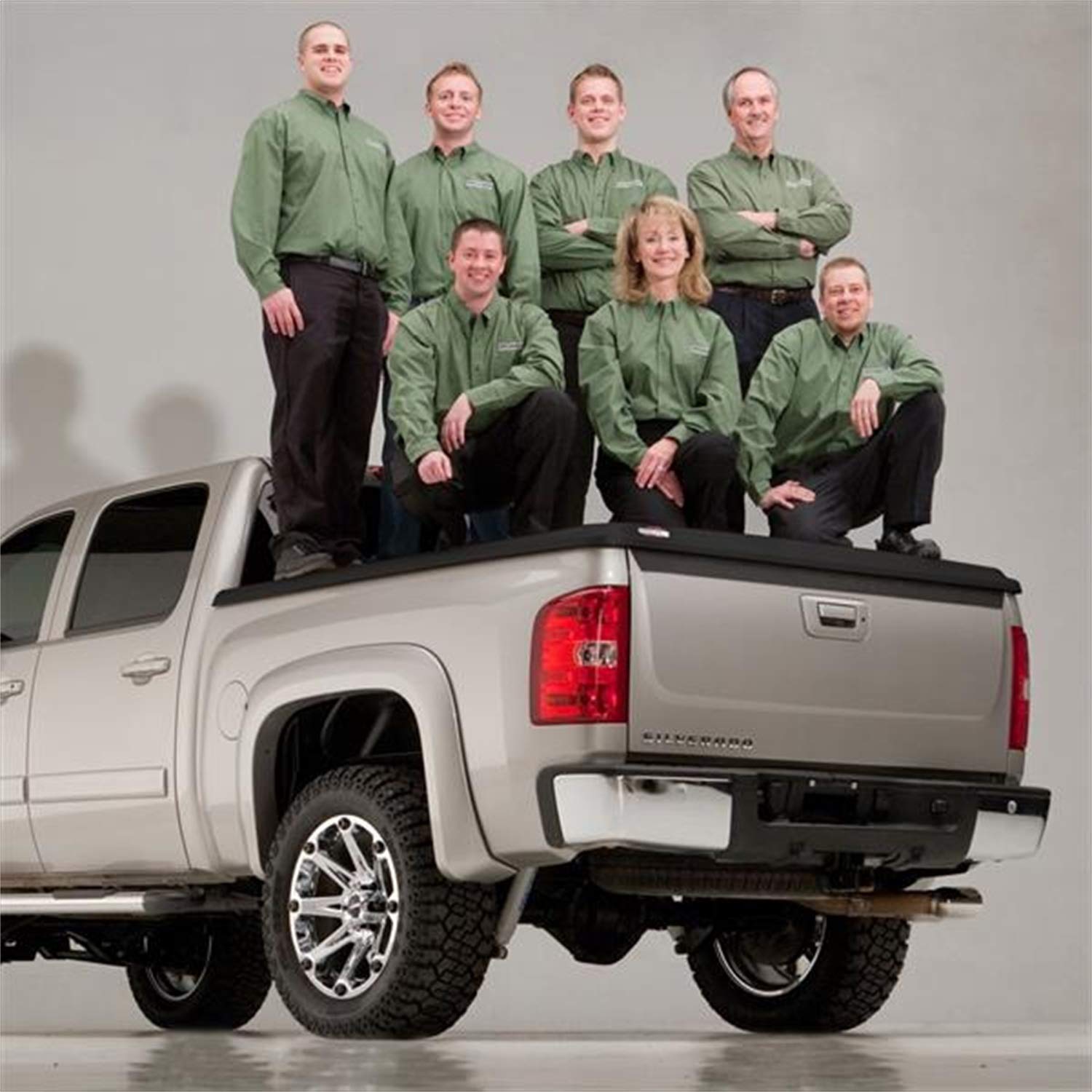 UnderCover SE RealTruck One-Piece Truck Bed Tonneau Cover | UC3076 | Fits 2009 - 2023 Dodge Ram 1500, 2010-20 2500/3500, Std/Quad/Crew/Mega 6' 4" Bed (76.3")