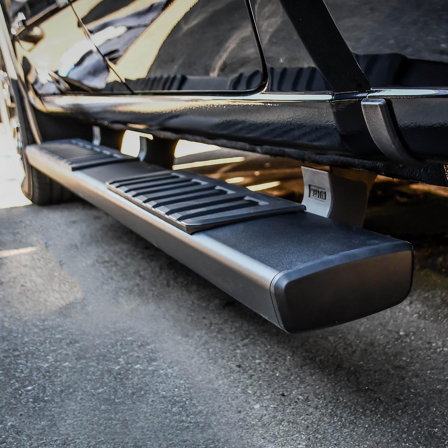 28-71265 Westin R7 Nerf Bars fits 2019-2025 Silverado Sierra 1500 2020-2025 Silverado Sierra 2500 3500 Double Cab (Exc 2019 Silverado LD/Sierra 1500 Limited) Black Pair