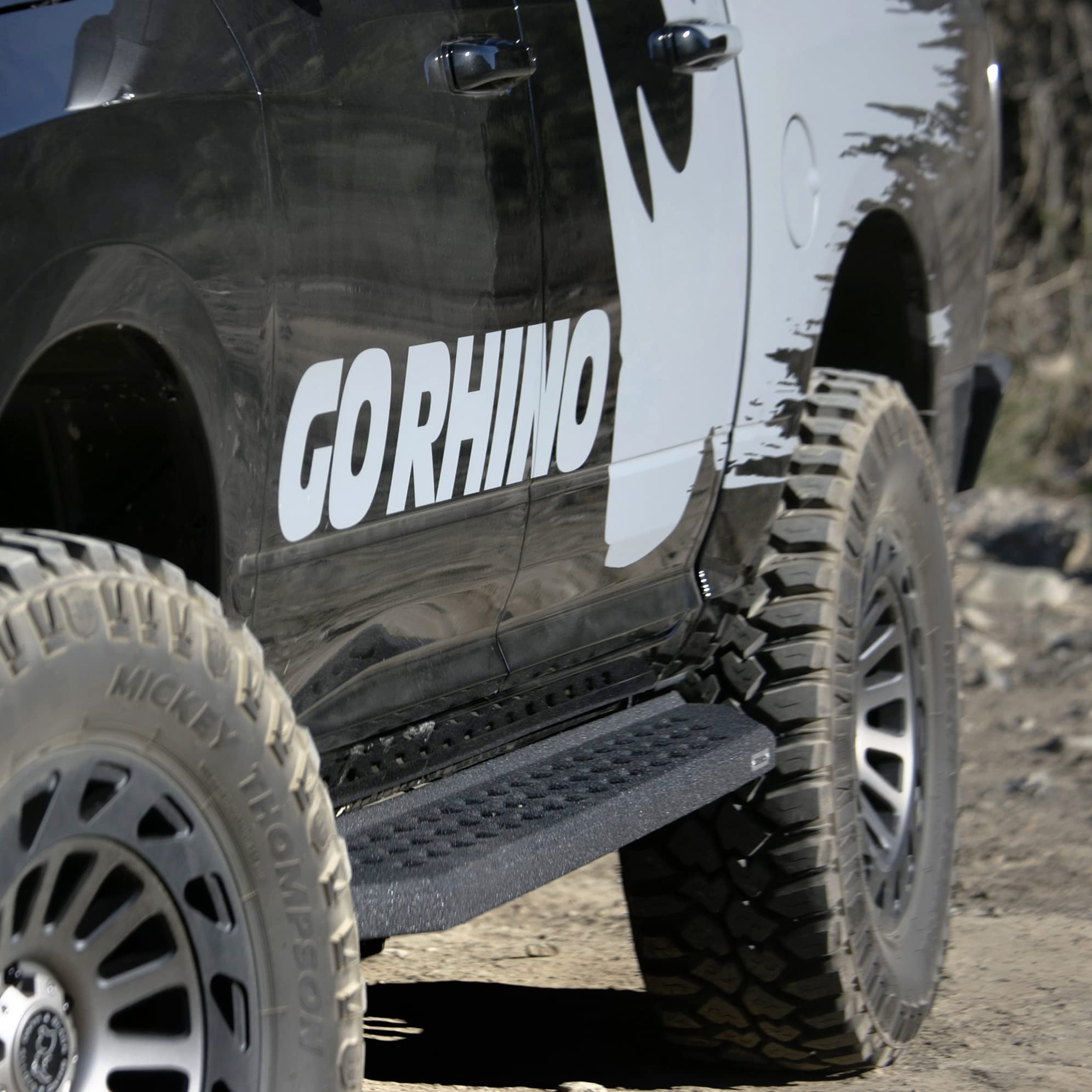 RB20 Running Boards Go Rhino! - Complete Kit: RB20 Running Board + Brackets