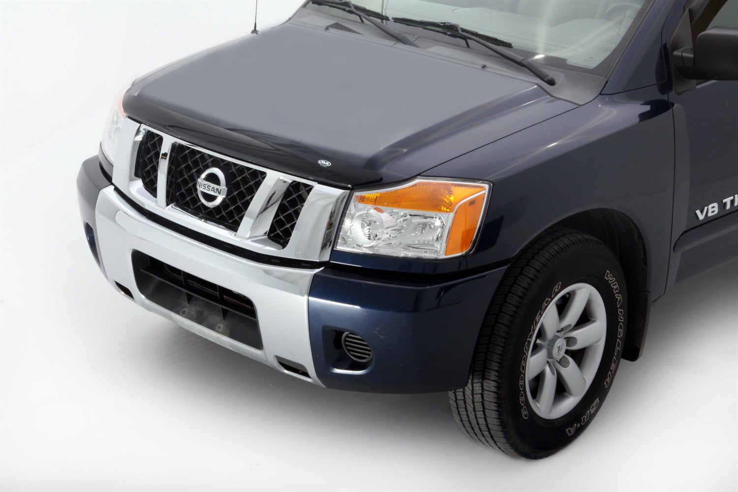 Hoodflector Bug Shield / Hood Protector Auto Ventshade [AVS] | Fits 2004 - 2015 Nissan Titan, 2005 - 2015 Armada, 1 pc. | Dark Smoke - 21904