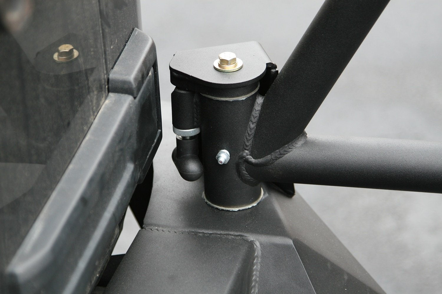 Tire Carrier Fab Fours JP-Y1251T-1 for Jeep TJ/LJ '97-'10