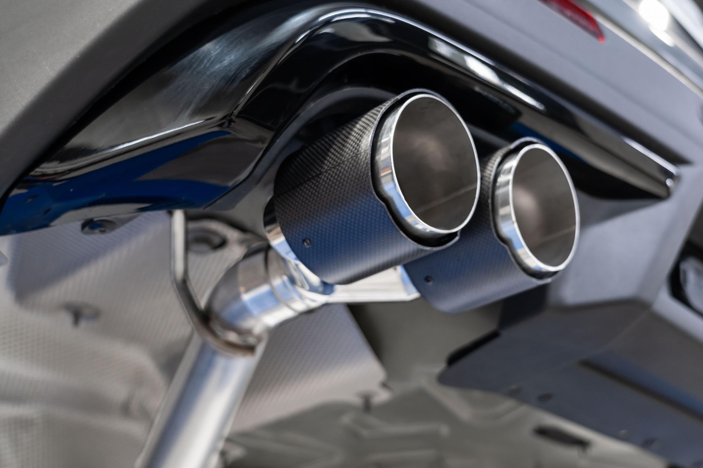 20-21 Ford Explorer ST MBRP 3.0L EcoBoost Dual Rear Exit Axle Back w/Quad Carbon Fiber Tips - T304