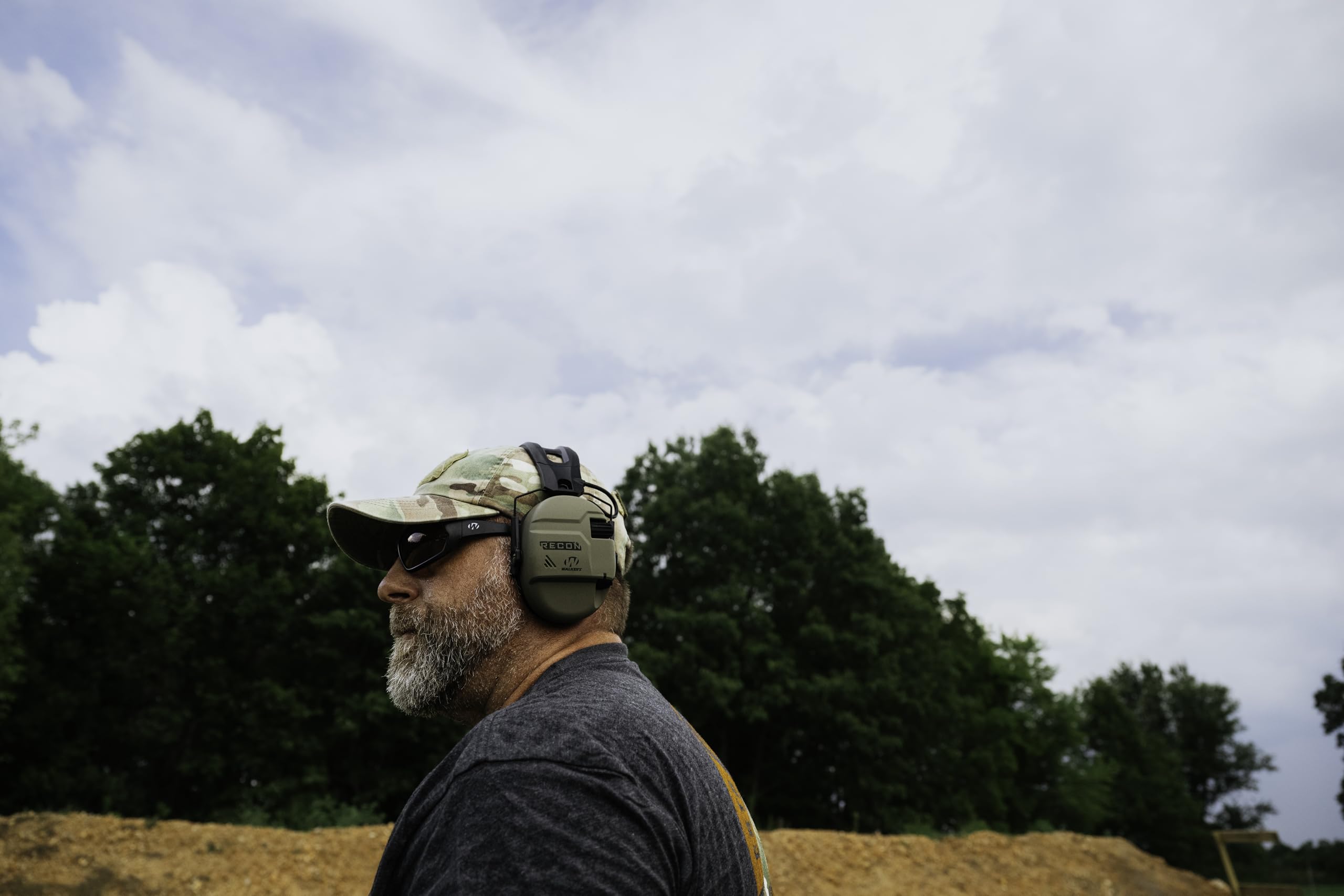 WALKER'S Digital Recon Muffs - Durable IPX4 Weather-Resistant HD Speakers Hunting Range Shooting Hearing Protection Electronic Muffs, 3.5mm Audio Jack, 2 AAA Batteries Included, Flat Dark Earth