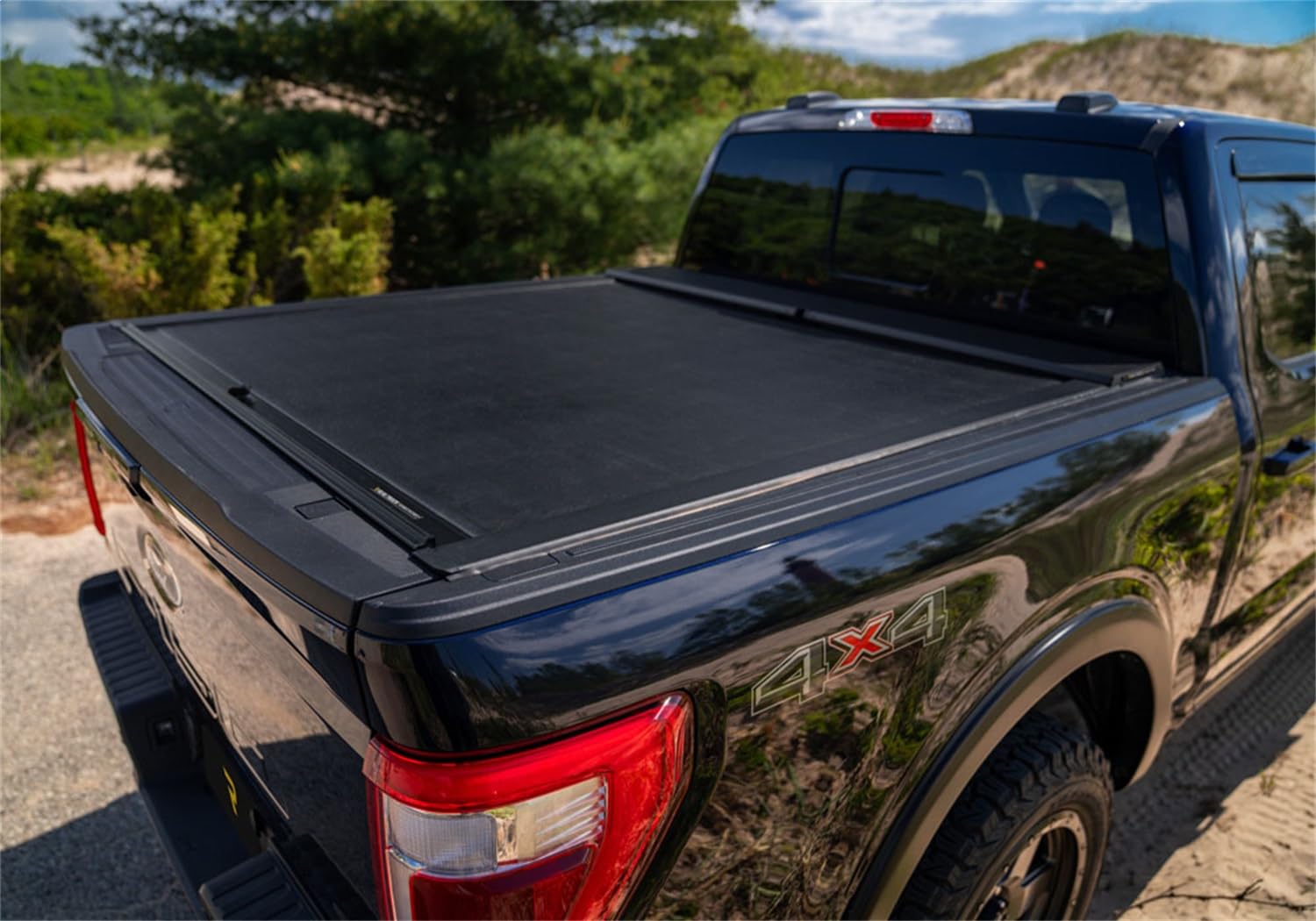 LG532M - RealTruck Roll-N-Lock M-Series Truck Bed Cover Fits 24-25 Compatible with/Replacement for Tacoma