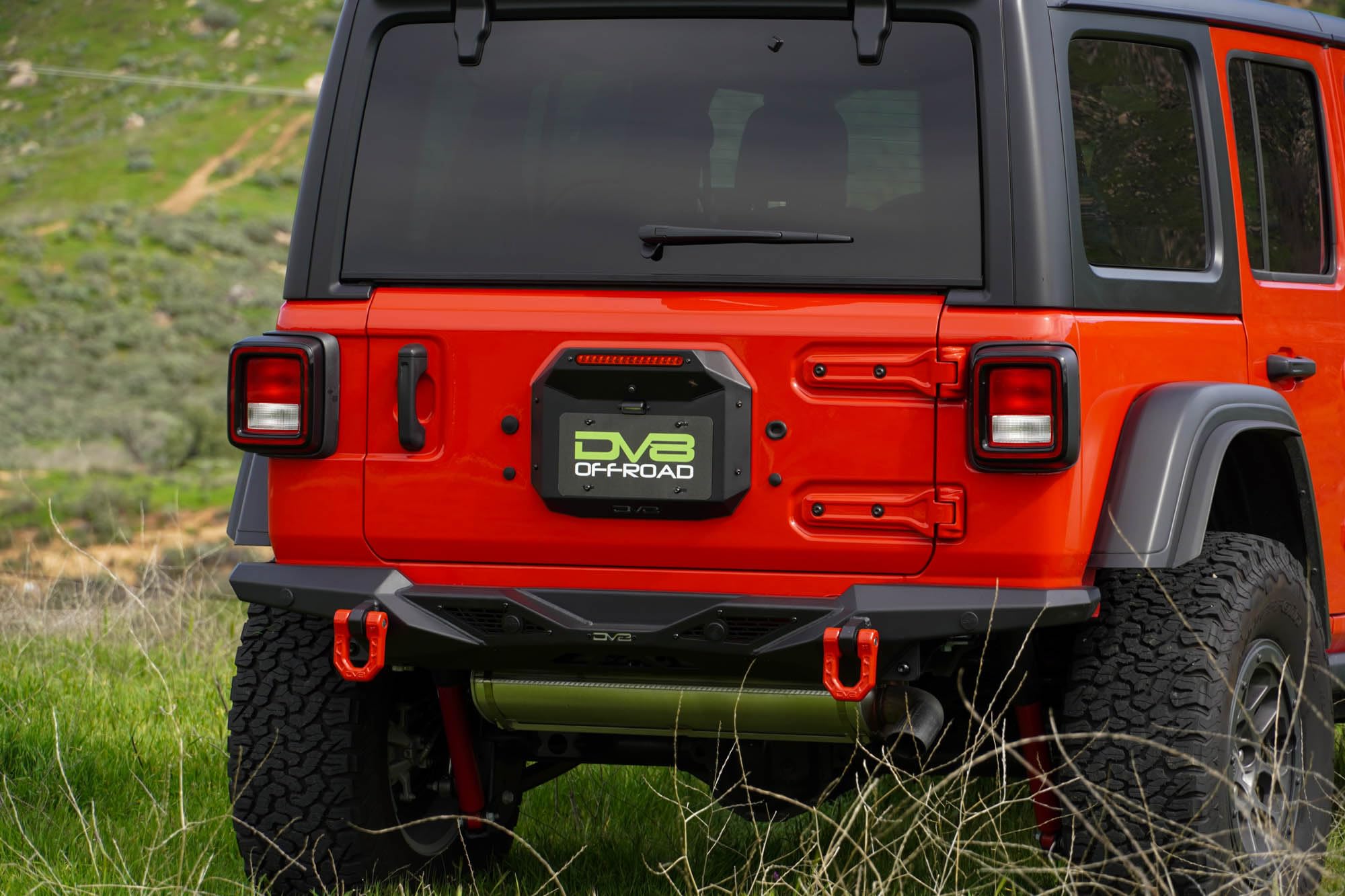 Spare Tire Delete DV8 Offroad for 2018-2025 Jeep Wrangler JL | Removes Heavy Spare Tire from Tailgate | Maximizes Rear Clearance for Rock Crawling | Included License Plate Mount/Light & Brake Light