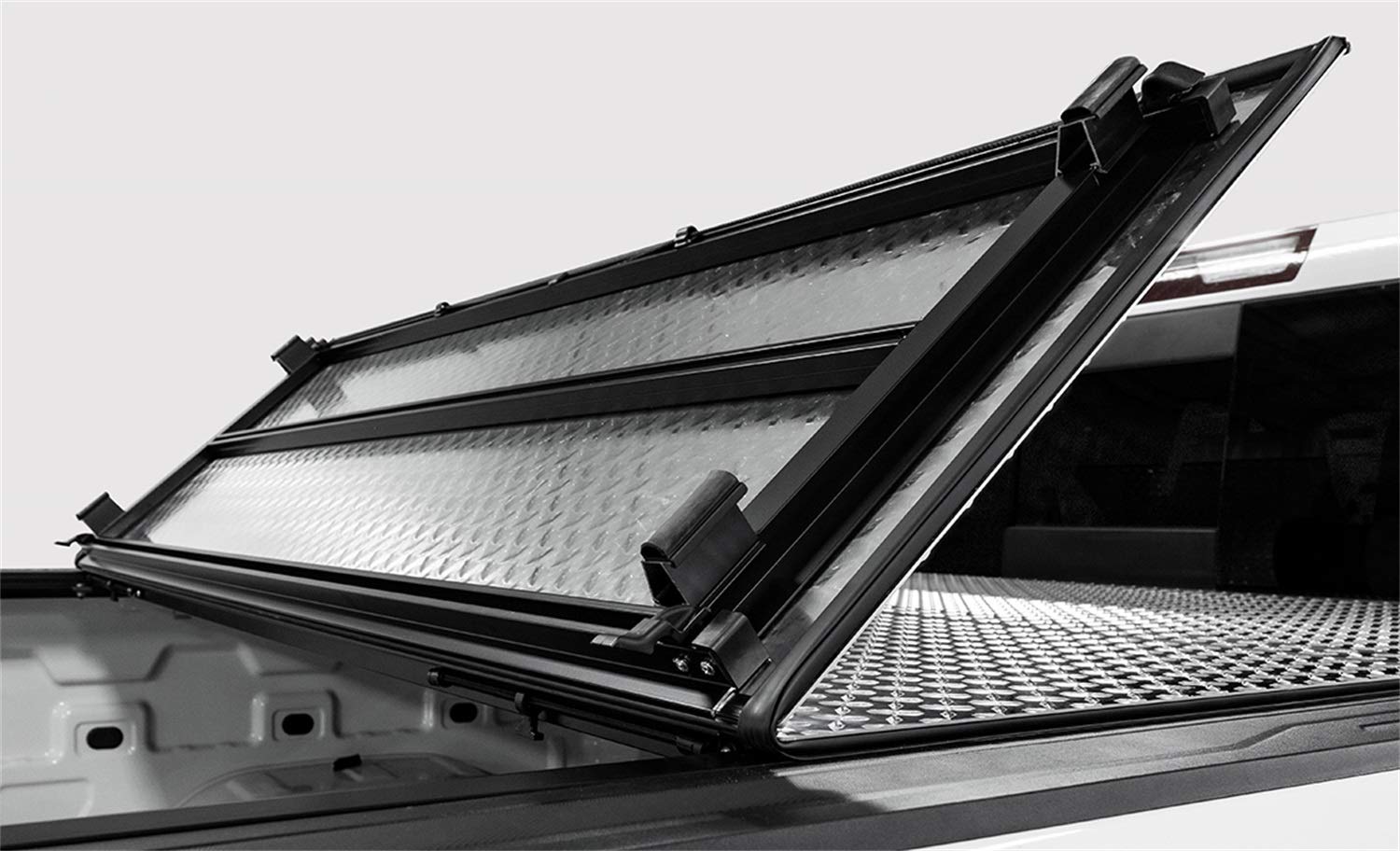 Hard Tri-Fold Cover LOMAX B3020019; Black Urethane Finish; Single Rail;