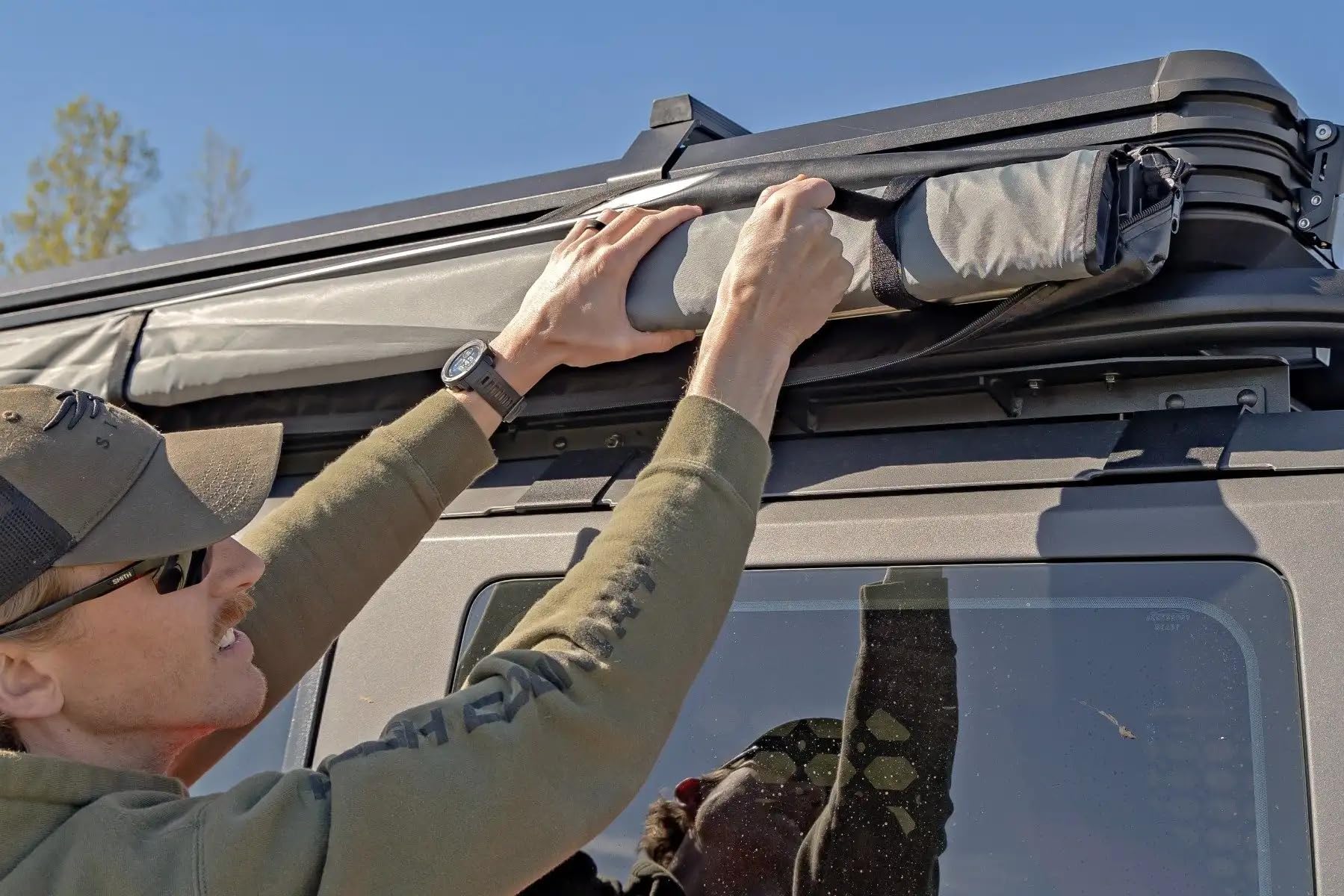 Rough Country 6'6" x 9'8" Retractable Roof Rack Awning - Universal Fit (Fits Trucks & SUVs)