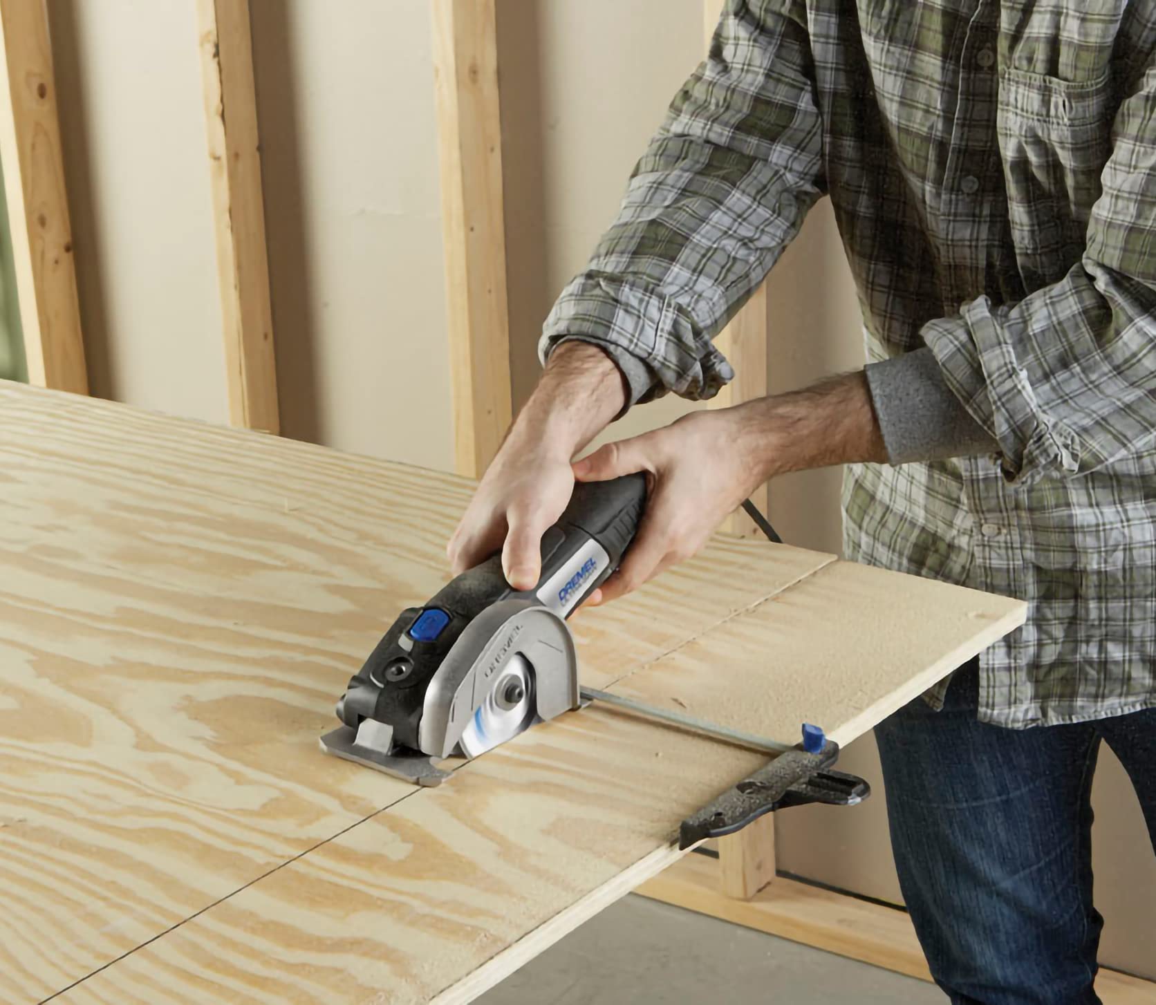 Dremel Ultra-Saw US40 Corded Compact Tool Kit with 3 Cutting Wheels and Auxiliary Handle
