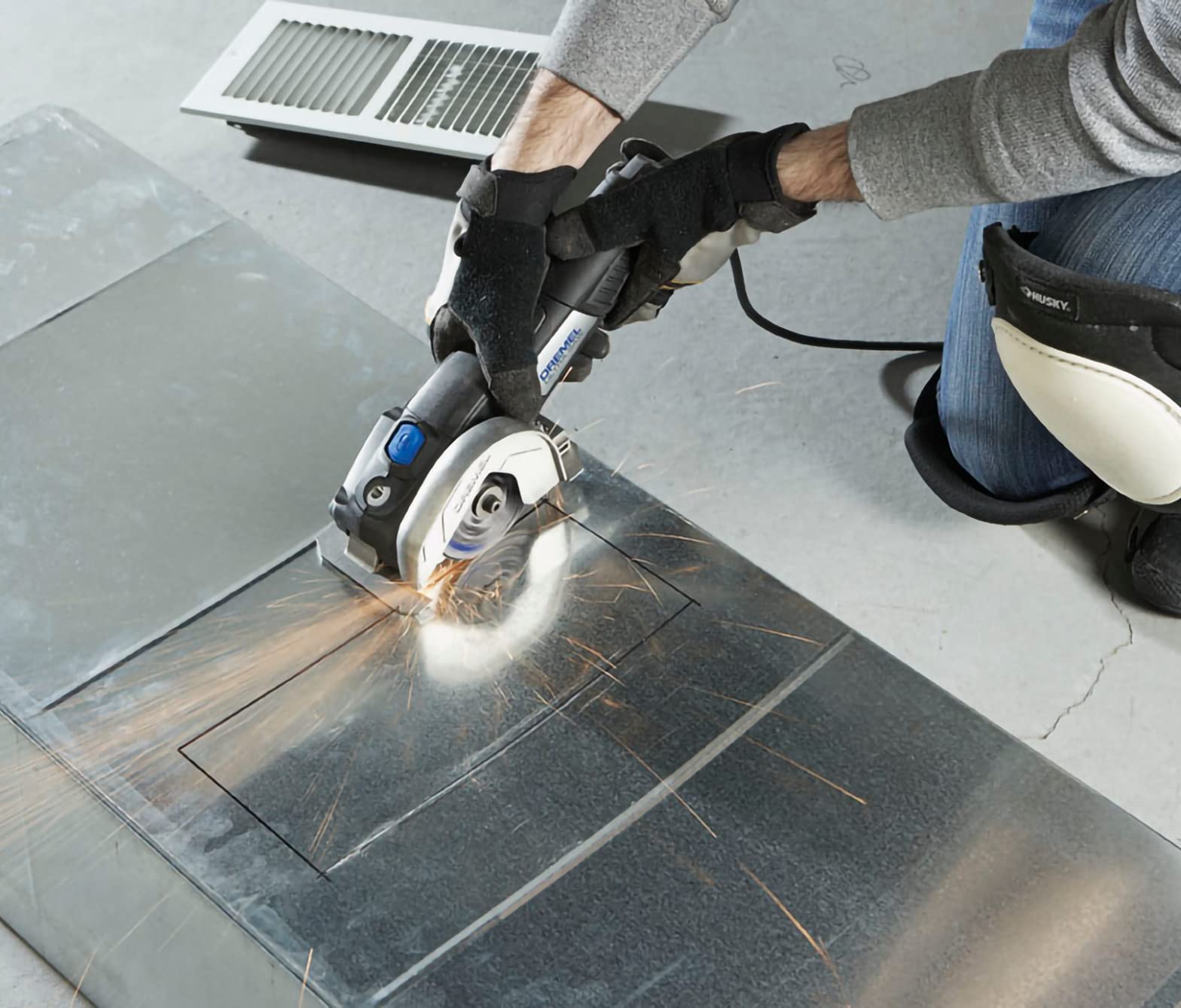 Dremel Ultra-Saw US40 Corded Compact Tool Kit with 3 Cutting Wheels and Auxiliary Handle