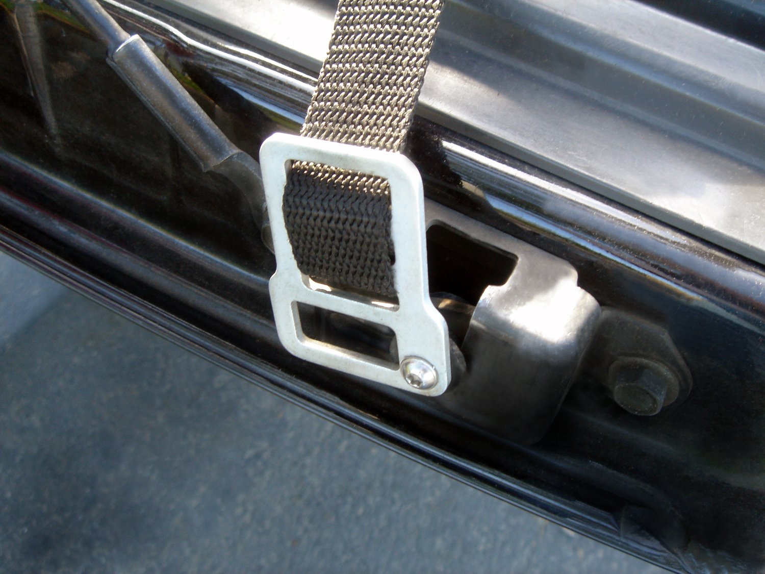 Bed X-Tender Strap AMP Research 74600-01A only for GM