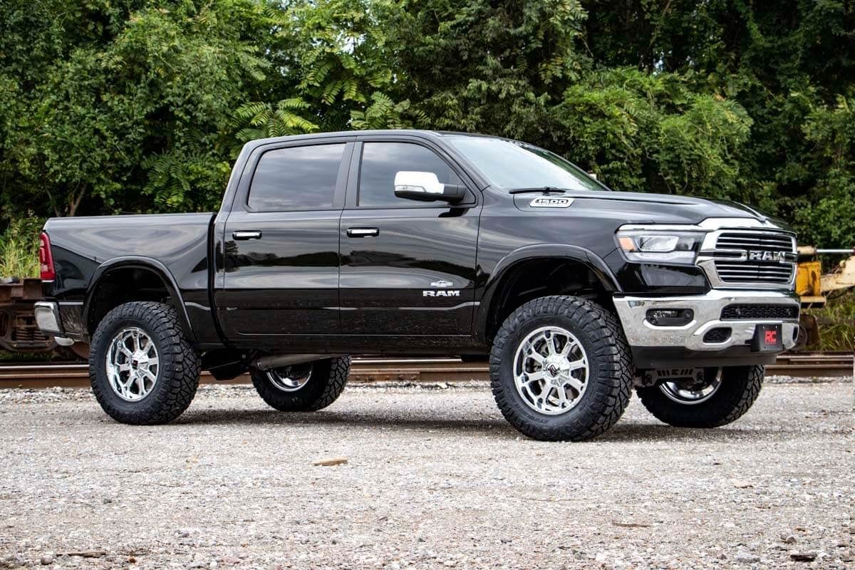 6" Lift Kit Rough Country w/M1 Struts for 2019-2024 Ram 1500 4WD - 33440