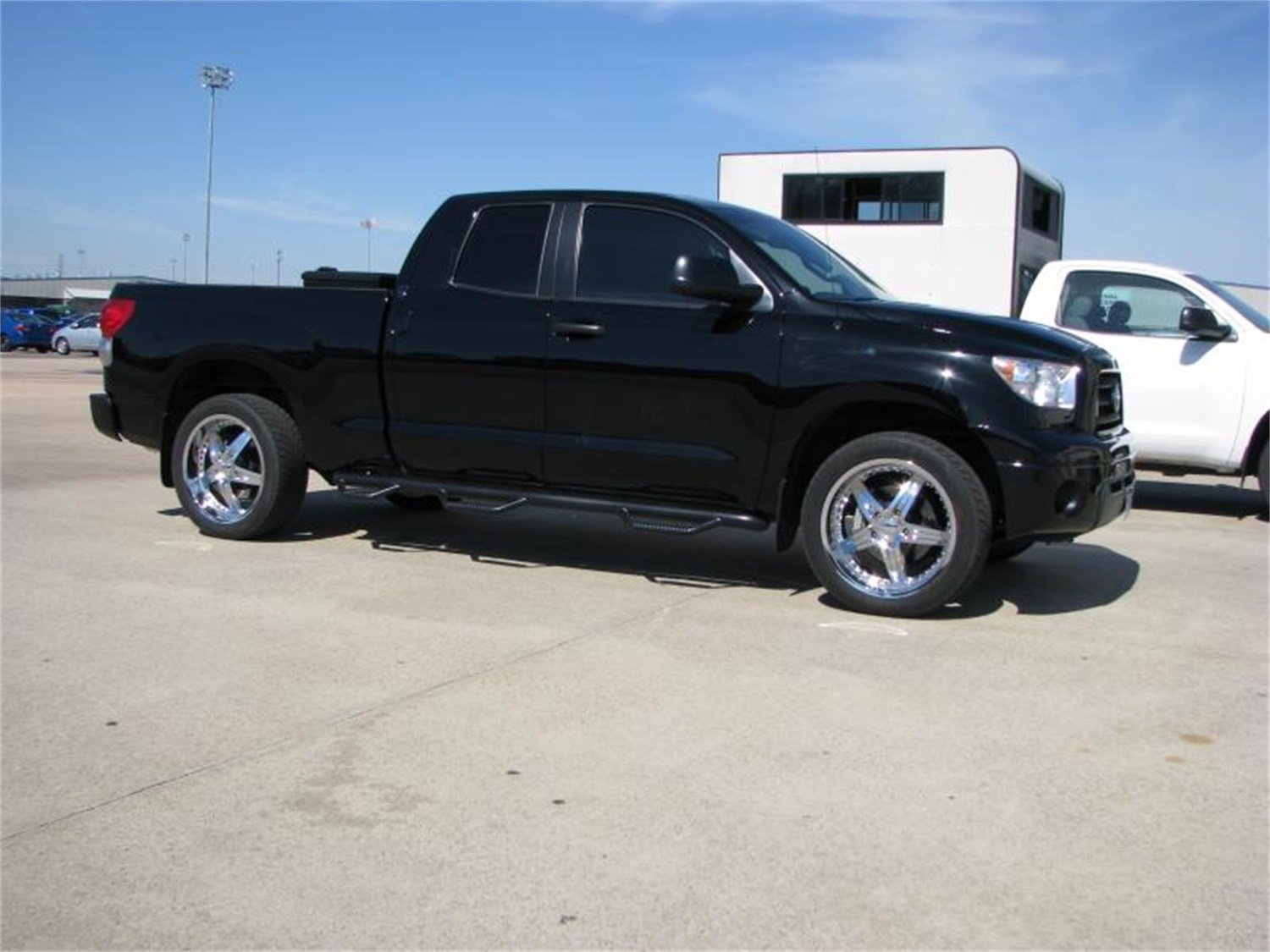 Toyota Tundra RealTruck Nerf Steps | Wheel-to-Wheel w/ Bed Access, Heavy Duty Steel, Gloss Back | T0792QC-6 | Fits 2007 - 2021 Toyota Tundra Double Cab