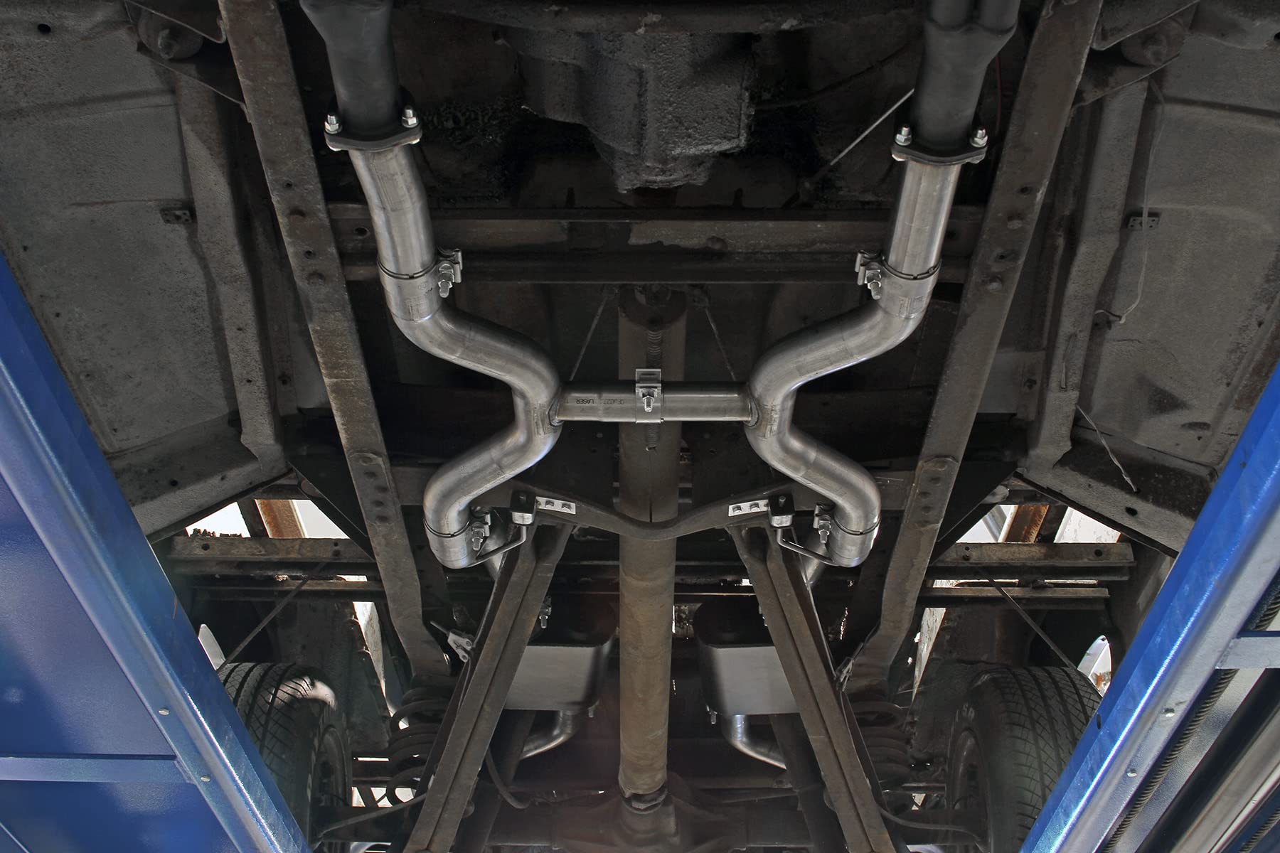 American Thunder Flowmaster 817937 Crossmember-Back Exhaust 2.5" 409 Stainless Dual Exit