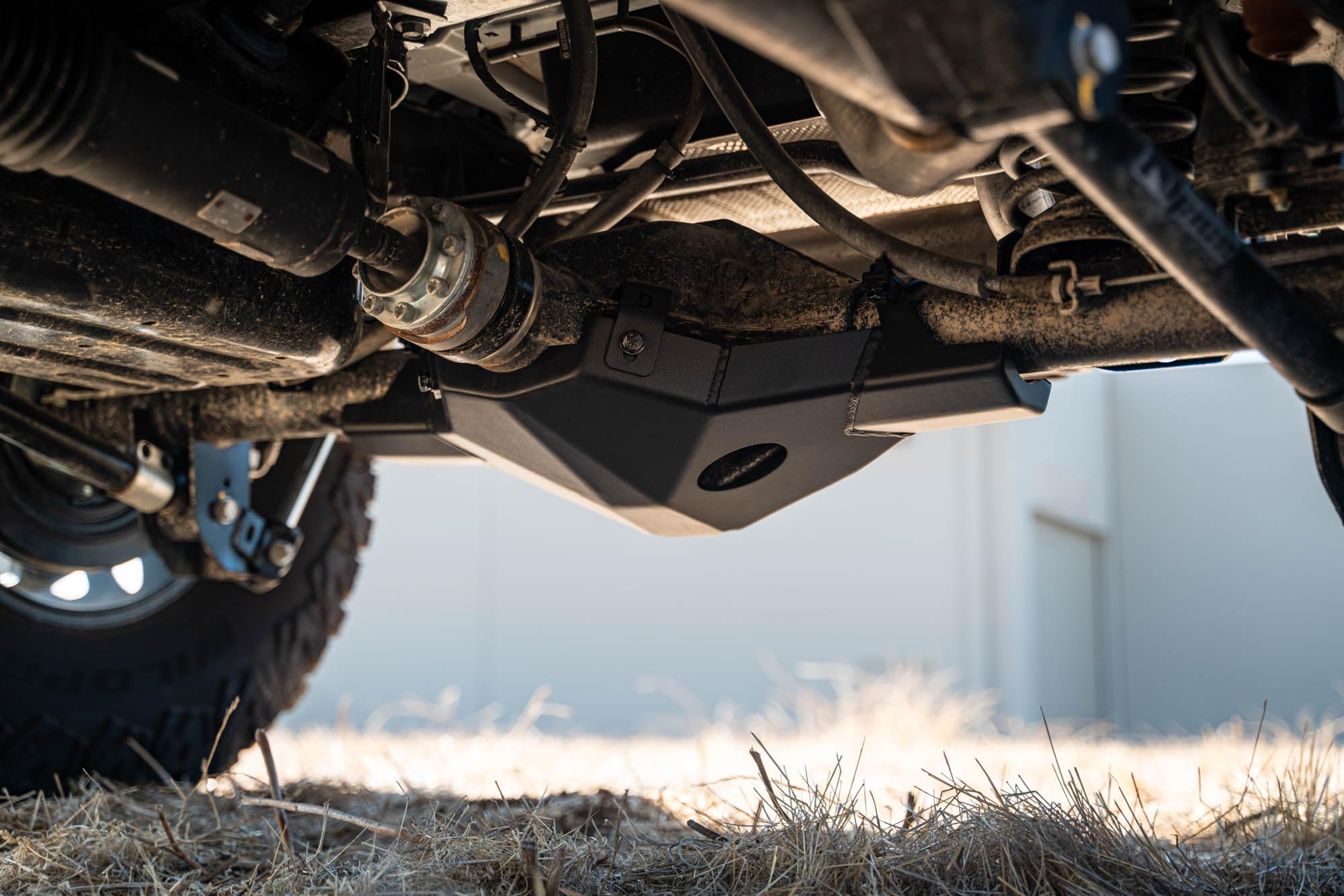 Rear D44 Differential Skid Plate DV8 Offroad for 2018-2025 Jeep Wrangler JL & 2020-2025 Gladiator JT | Protects Your Rear Differential | Assists in Gliding Over Obstacles | Fully Bolt-On | 5mm Steel