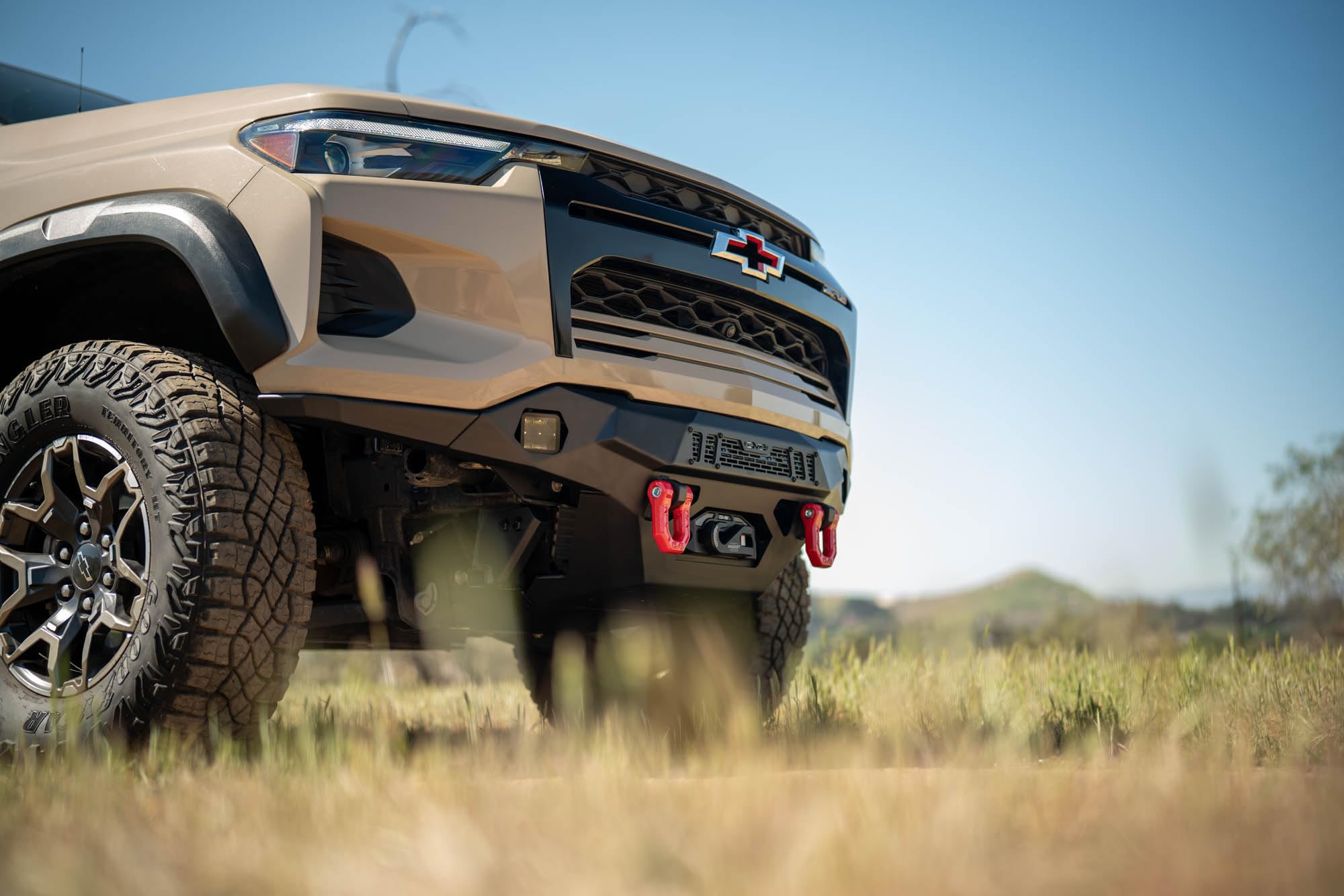 Offroad DV8 Spec Series Front Bumper for 2023-2025 Chevy Colorado ZR2 | High-Clearance Design | 20" Light Bar Mount Behind Mesh Panel | Heavy-Duty Winch Mount | Low-Profile Wings | Full Skid Plate