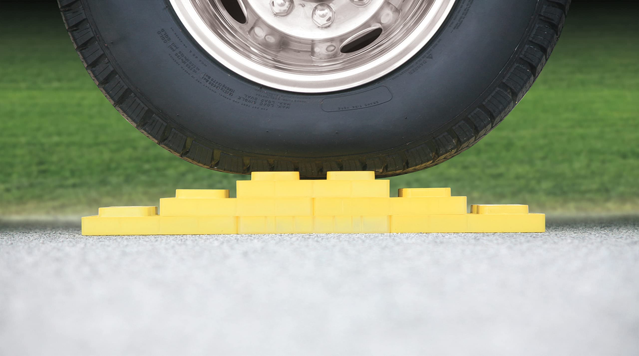Heavy Duty Camco Leveling Blocks | Ideal for Leveling Single Wheels, Double Wheels, Hydraulic Jacks, Tongue Jacks, and More | Yellow | 10-Pack (44505)