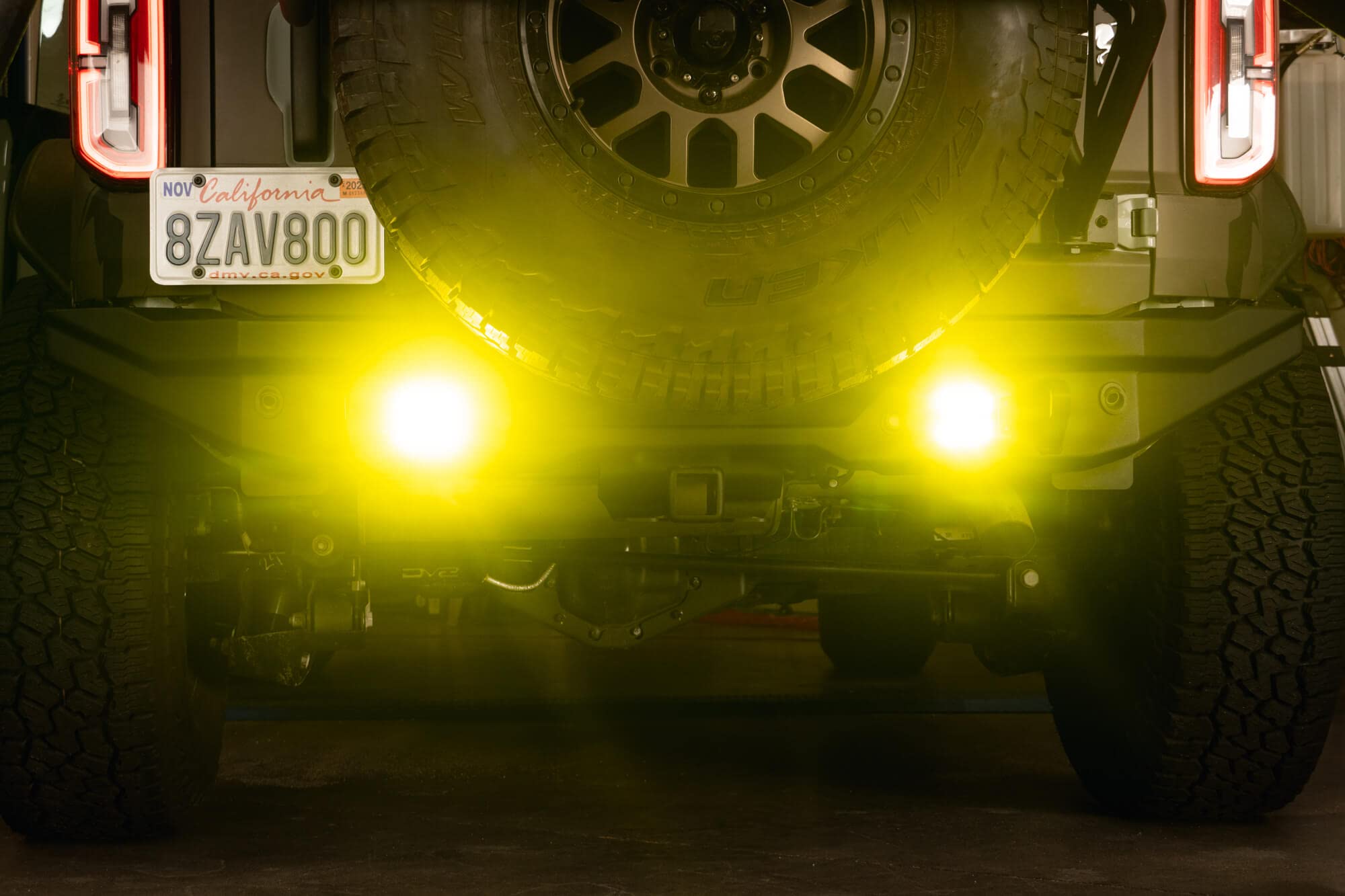 Elite Series 3-inch LED Amber Flush Mount Off-Road Light Pod | Flood Light Pattern | OD Face Plate Size: 4.8” x 3.5” x 2.75” | Bezel-Less Housing with Heat Fins | DV8 Offroad