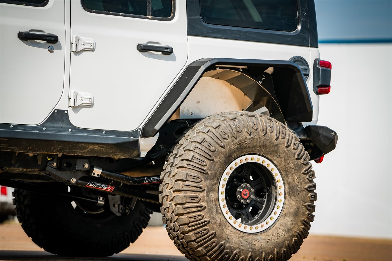 19-20 Ram 2500 iDentity Rear Beauty Ring & Step Pads Road Armor (4192DRMR)