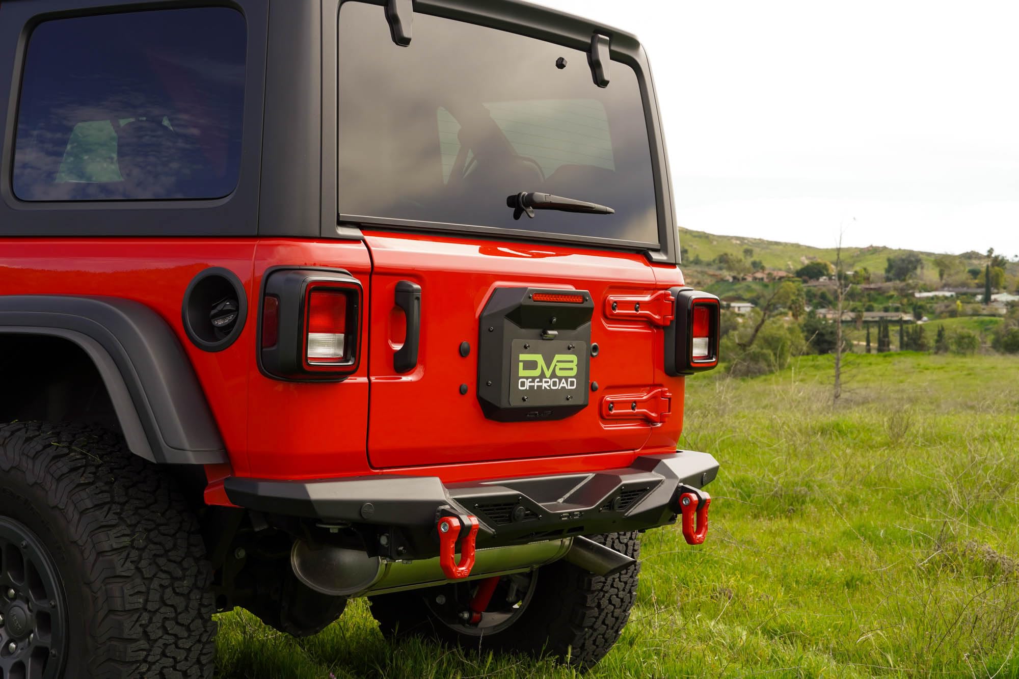 Spare Tire Delete DV8 Offroad for 2018-2025 Jeep Wrangler JL | Removes Heavy Spare Tire from Tailgate | Maximizes Rear Clearance for Rock Crawling | Included License Plate Mount/Light & Brake Light