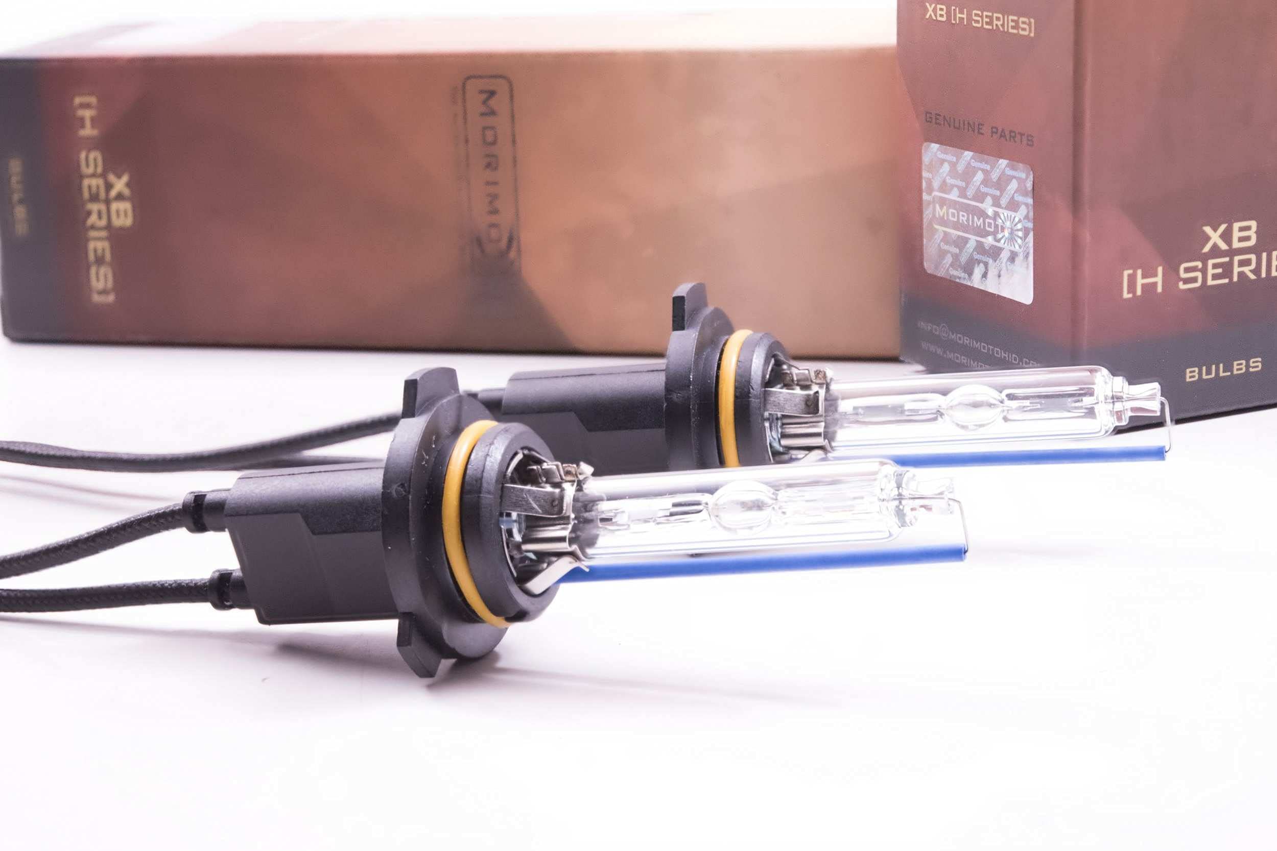 Morimoto XB Bulbs HID, Pair of 9005 / H10 8000k Xenon Bulbs, AMP Style Connectors, High intensity Discharge Bulbs, Universal Plug and Play for Easy Install, Bright & Powerful Upgrade (1x MM.N.080)