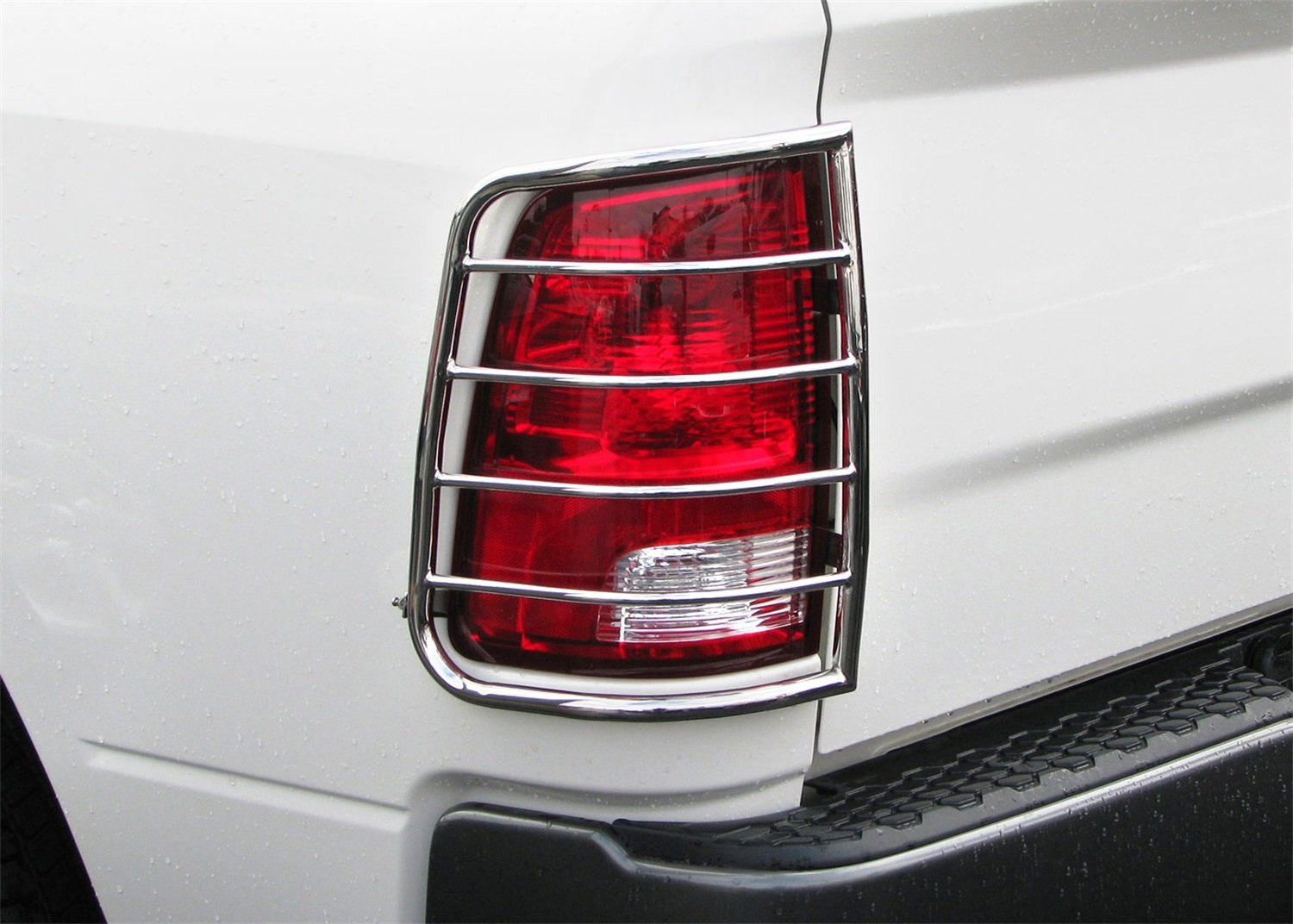 Black Steelcraft 32250 Tail Light Guard