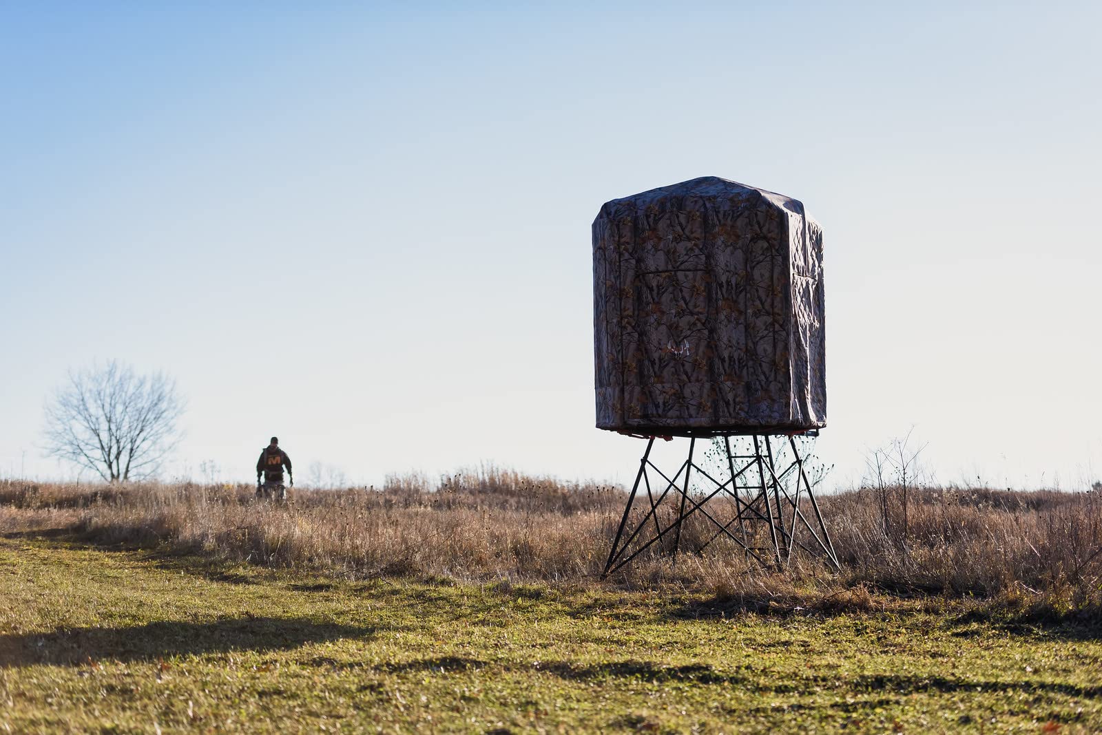 Muddy 360 Soft Side Resistant Heavy-Duty Powder Coated Steel Hunting Blind - Insulated Fabric Walls, Floor Pad, Silent Zipper Window System w/Sliding Mesh Backing, Rubber Dampeners