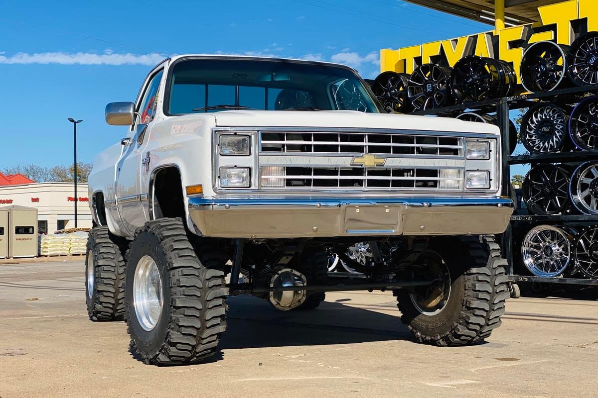 6" Rough Country Lift Kit for 77-87 Chevy/GMC Half-Ton Suburban 4WD - 21430