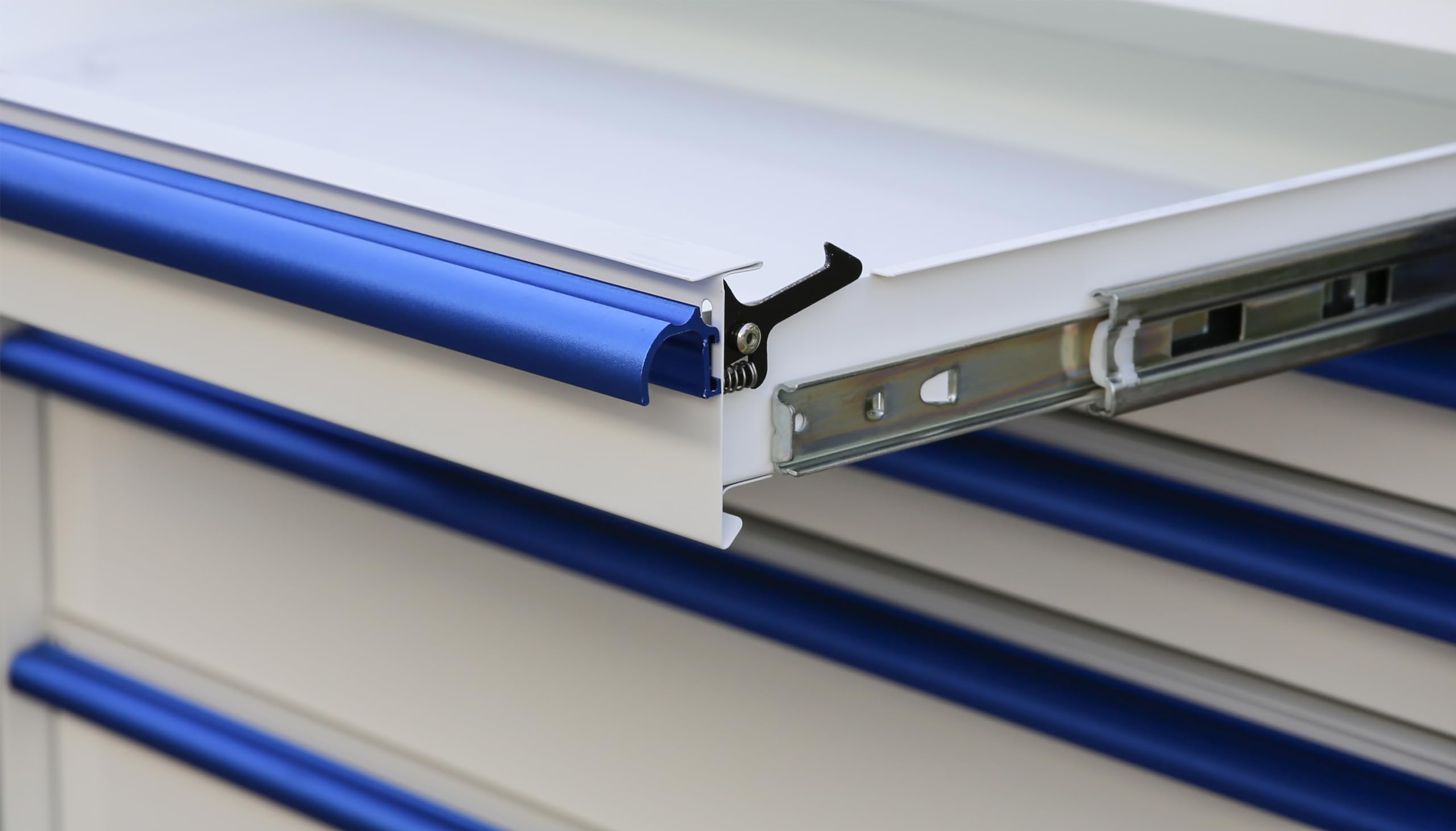 Pro Mechanics Cart Montezuma - Gloss White with Blue Aluminum Drawer Pulls
