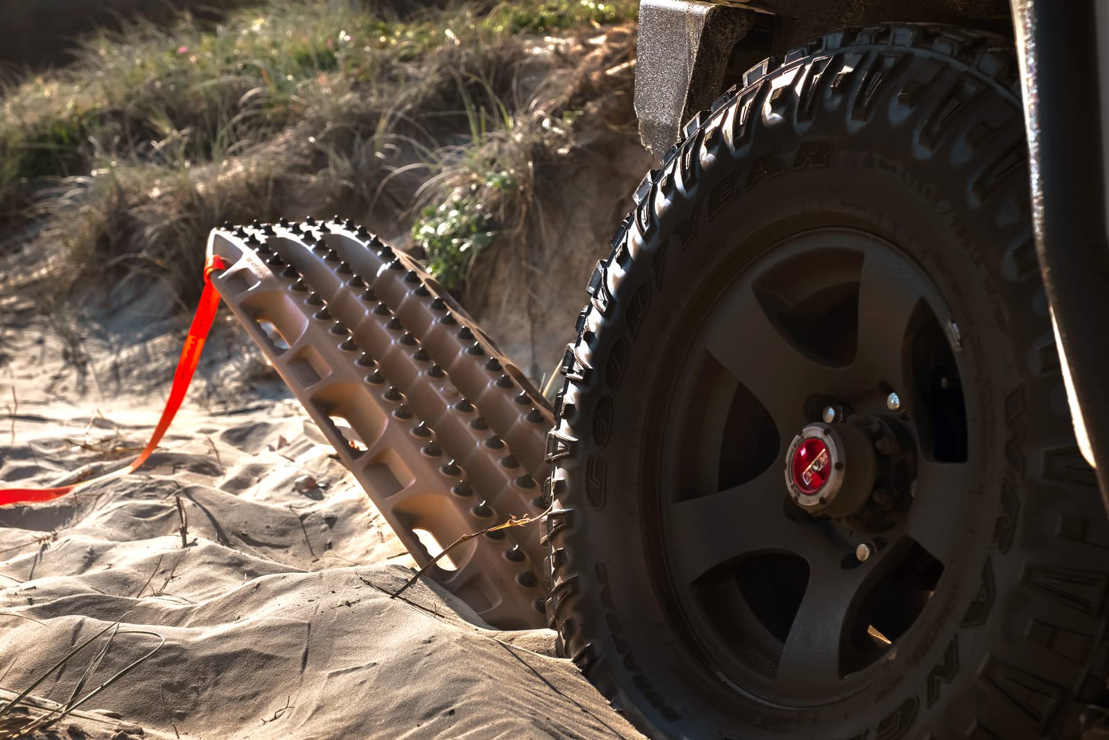 Xtreme Maxtrax Vehicle Recovery Boards (Desert Tan)