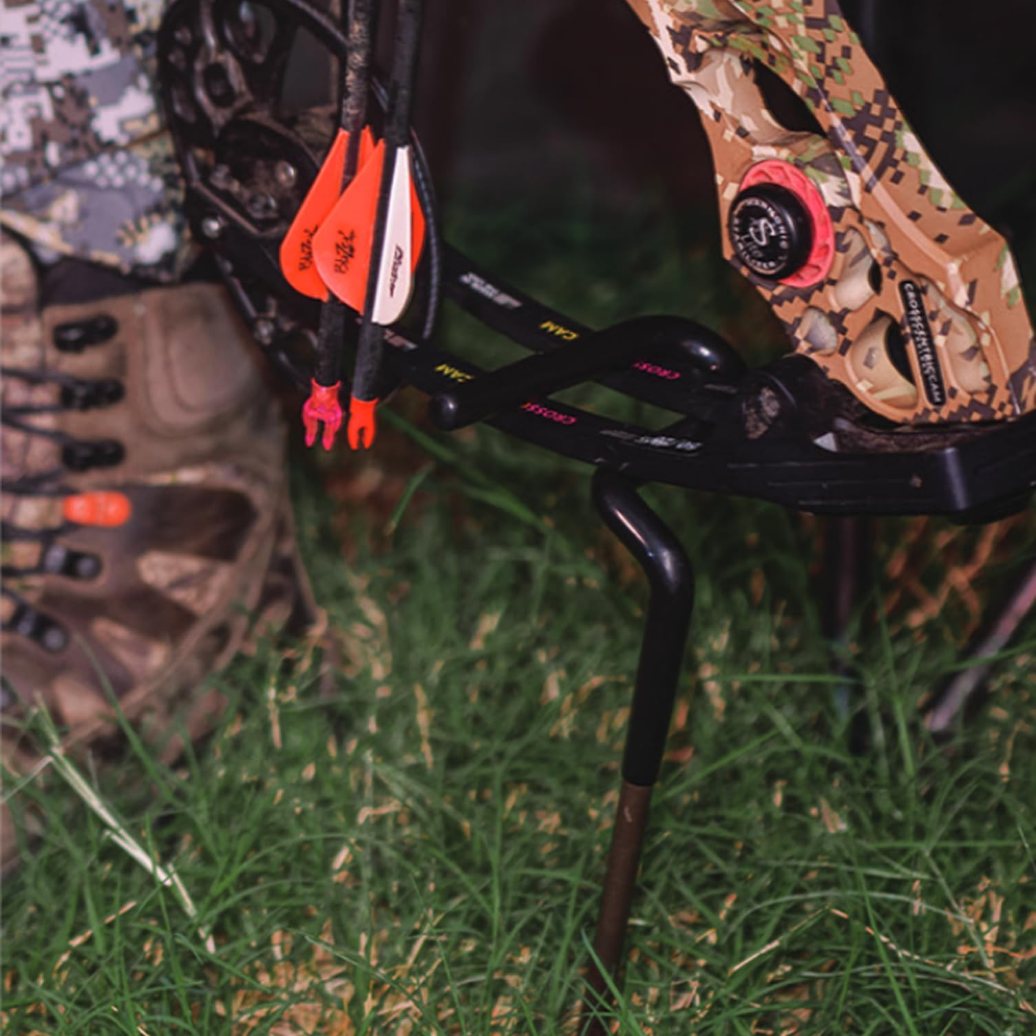 HME Secure Durable Stable Versatile High-Quality Compact Portable Easy-To-Install Archer's Hunting Practicing Ground Blind Bow Stake - 360-Degree Fork Rotation