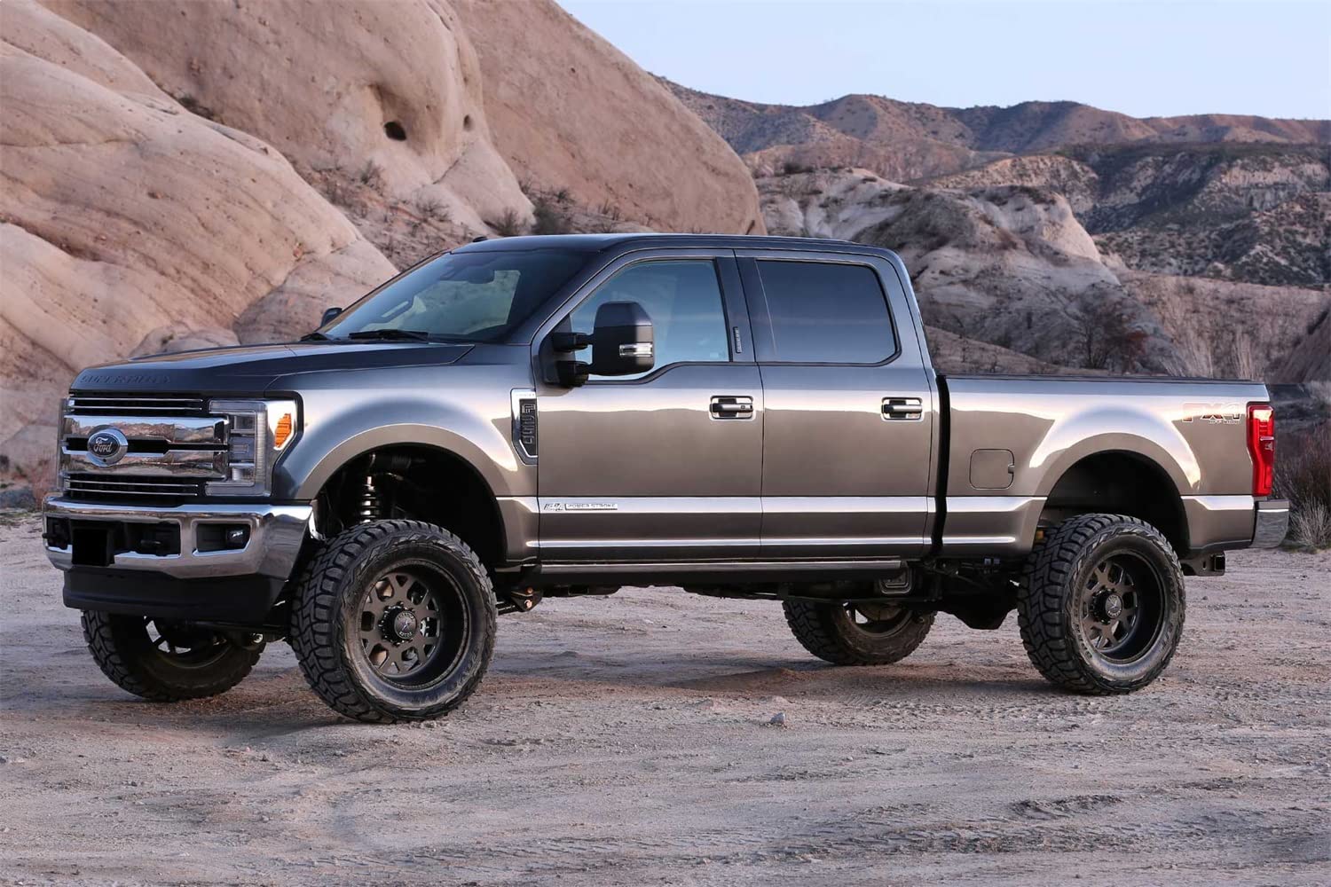 Fabtech 4 Link System K2232DL 6 in. Lift w/Front Dirt Logic 4.0 Resi Coilovers And Rear Dirt Logic 2.25 Shocks