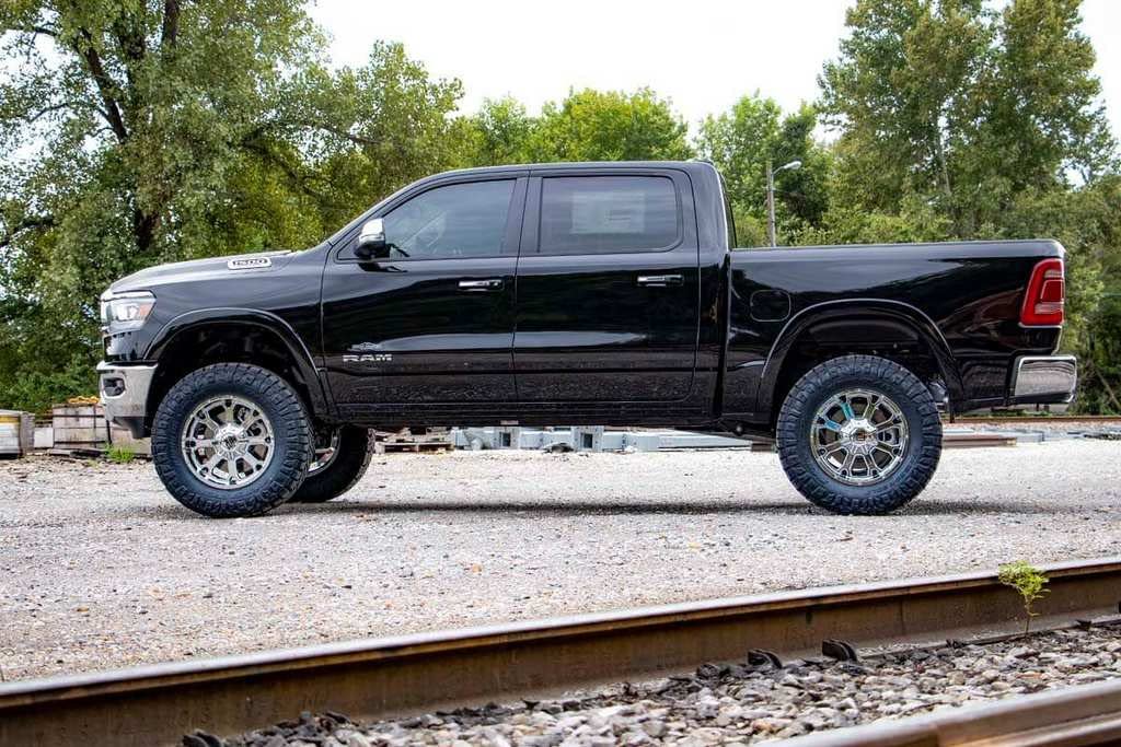 6" Rough Country Lift Kit w/M1 Struts for 2019-2024 Ram 1500 4WD | 22XL - 33940