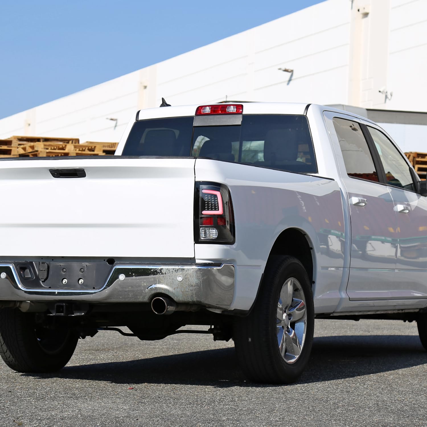Black LED Tail Lights w/White LED Light Bar SPEC-D TUNING Compatible with 2009-2018 Dodge Ram 1500, 2010-2018 Dodge Ram 2500/3500, Left + Right Pair Assembly