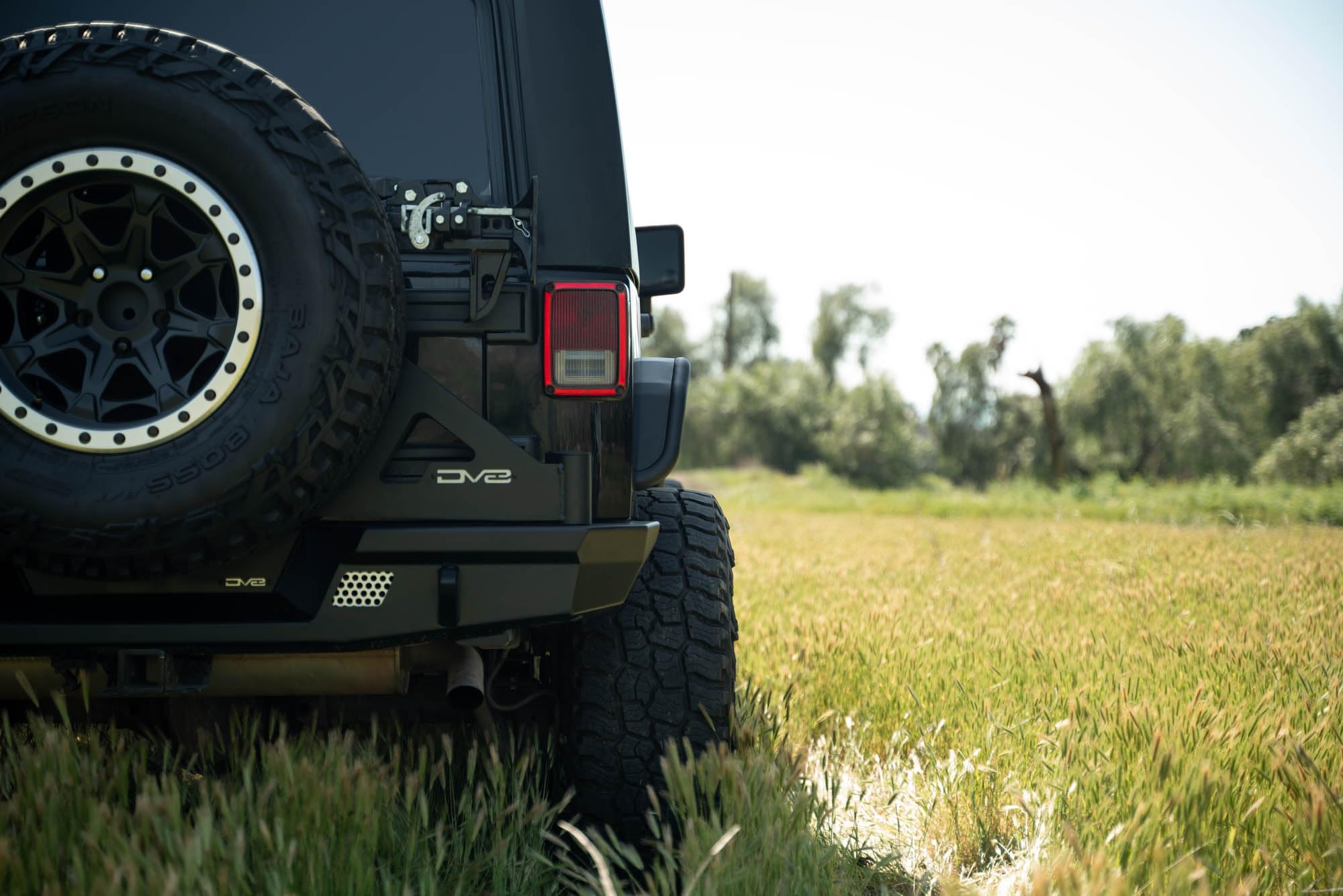 DV8 Offroad Fender Flares Spec Series for 2007-2018 Jeep Wrangler JK | Offers Improved Tire Clearance | Included Plug & Play Amber Marker Lights | Tube & Plate Steel Design | Black Powder Coat