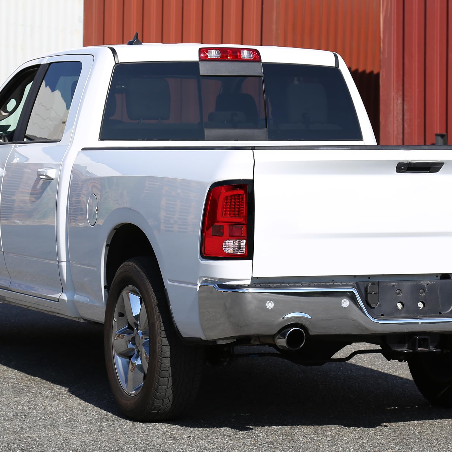 Red LED Tail Lights SPEC-D TUNING w/LED Light Bar Compatible with 2009-2018 Dodge Ram 1500, 2010-2018 Dodge Ram 2500/3500, Left + Right Pair Assembly
