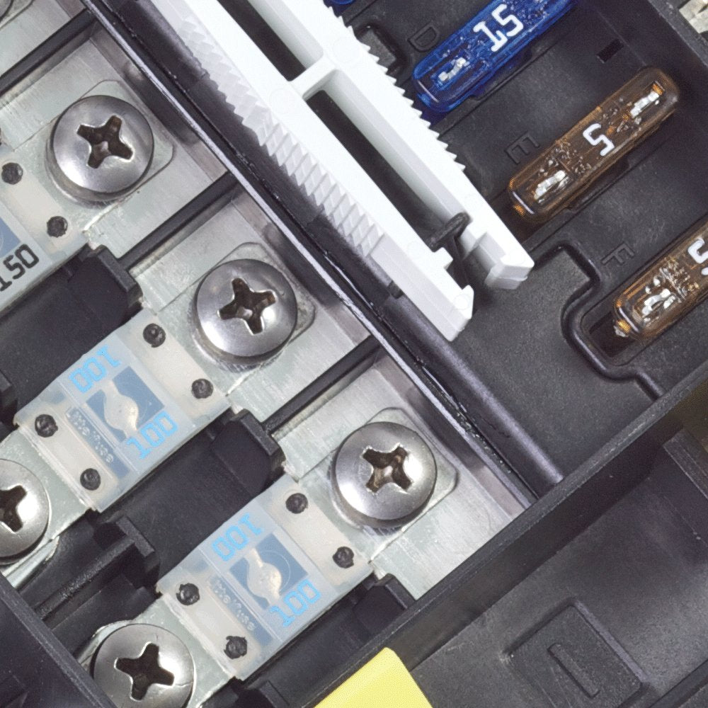SafetyHub 150 Blue Sea Systems Ignition Protected Fuse Block