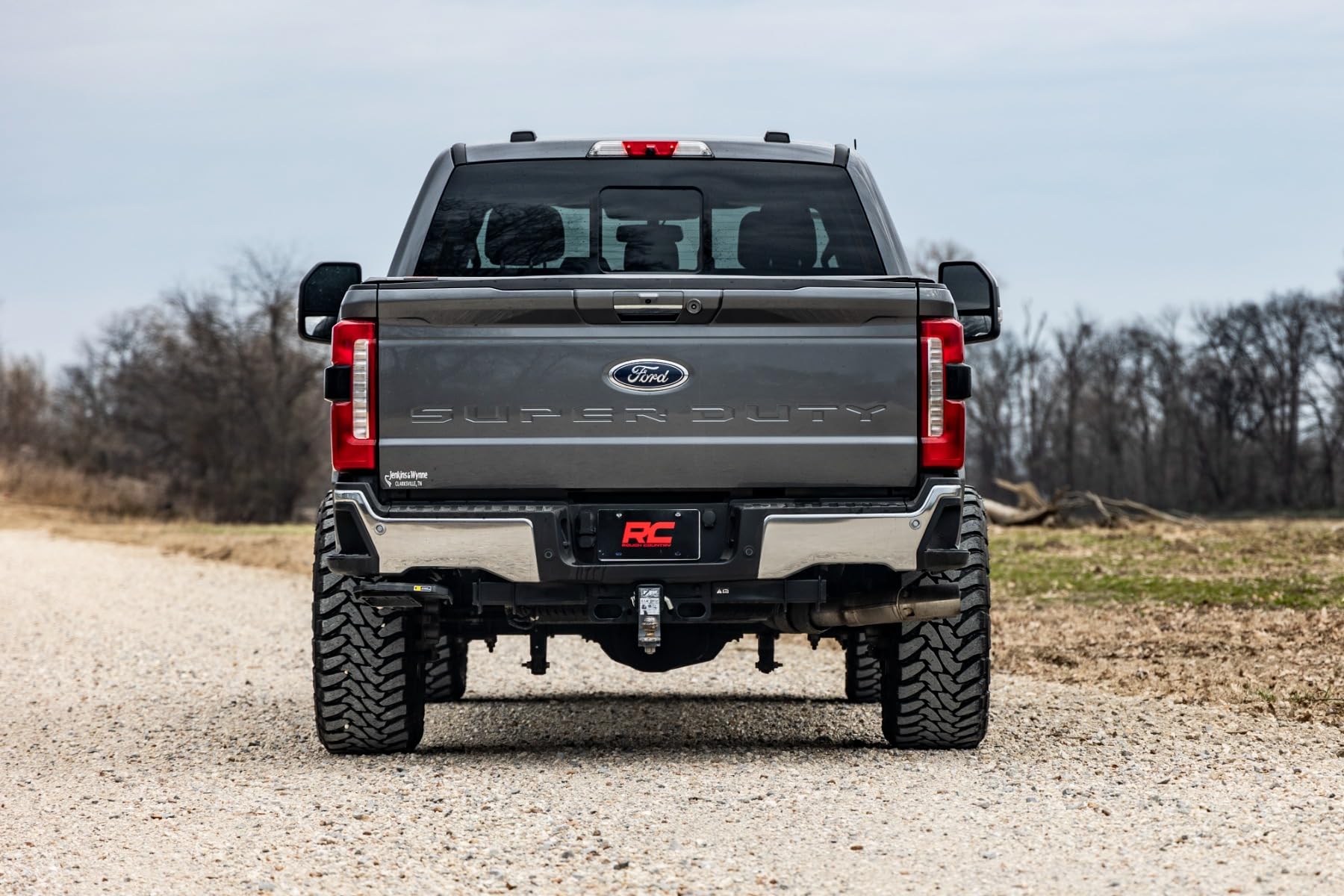 2" Rough Country Leveling Kit w/Track Bar Bracket for 17-22 Super Duty - 51017
