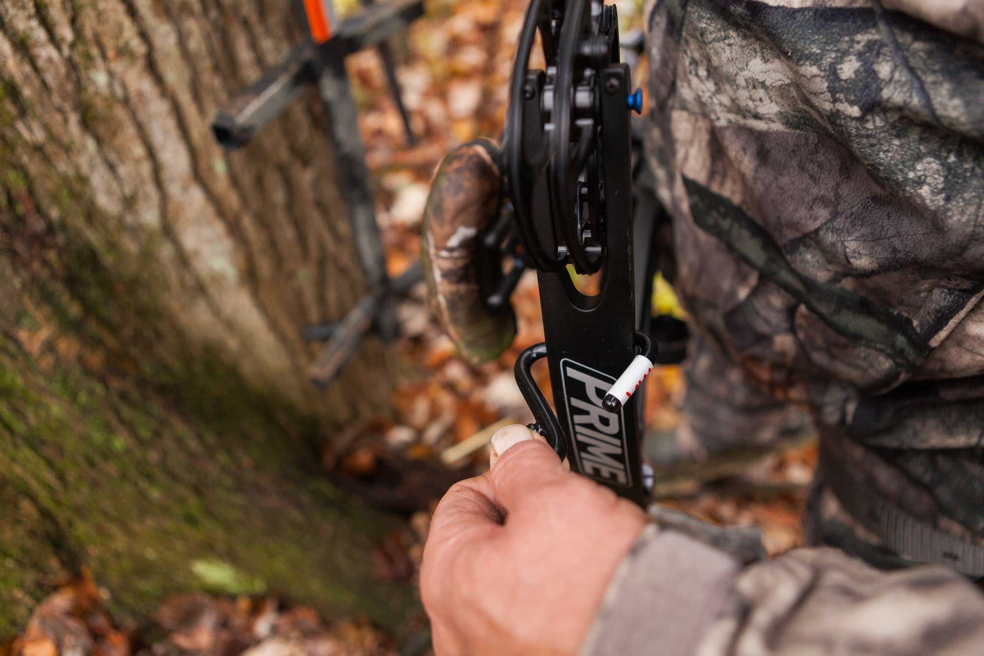 Hawk JAW Hook Hoist Rope | Weather Resistant Durable Hunting Treestand Reflective 35' Long Heavy-Duty Braided Poly-Rope with Rubber Coated Hook | 75 LBS Weight Capacity