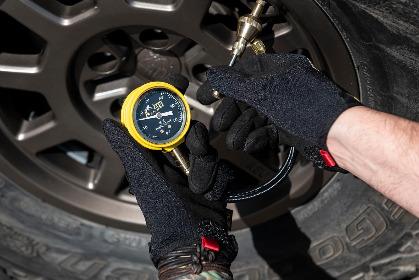 EZ Tire Deflator AEV 0-60 PSI Tire Pressure Gauge Rapid Air Down Offroad Kit with Black Recovery Gear Pouch