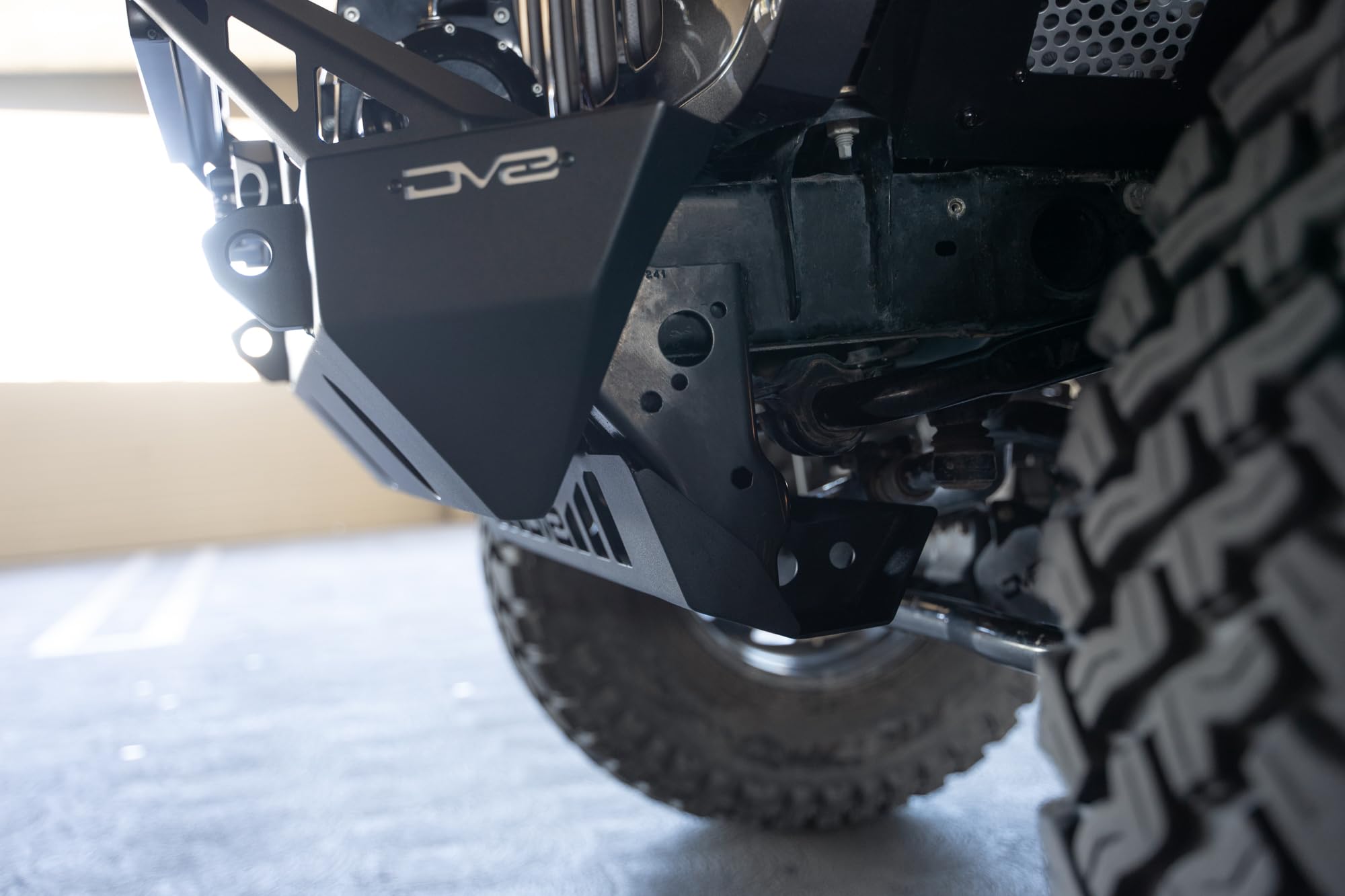 Sway Bar Disconnect Skid Plate DV8 Offroad for 2018-2025 Jeep JL & JT | Protects Rubicon Sway Bar Disconnect Motor | Conceals Crash Bars When OEM Bumper is Removed | Vented for Airflow to Engine Bay