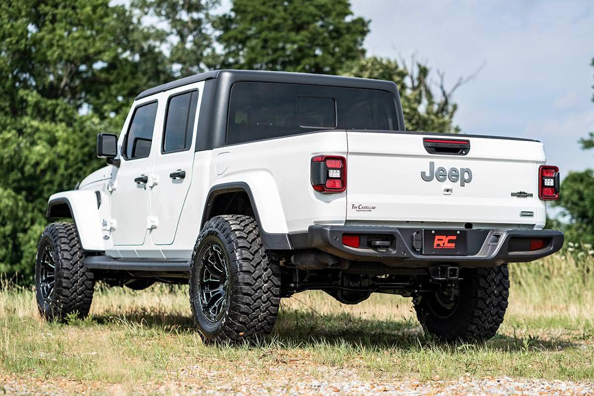 Rough Country 2.5" Leveling Kit for Jeep Gladiator JT 4WD 2020-2024 - 64830B